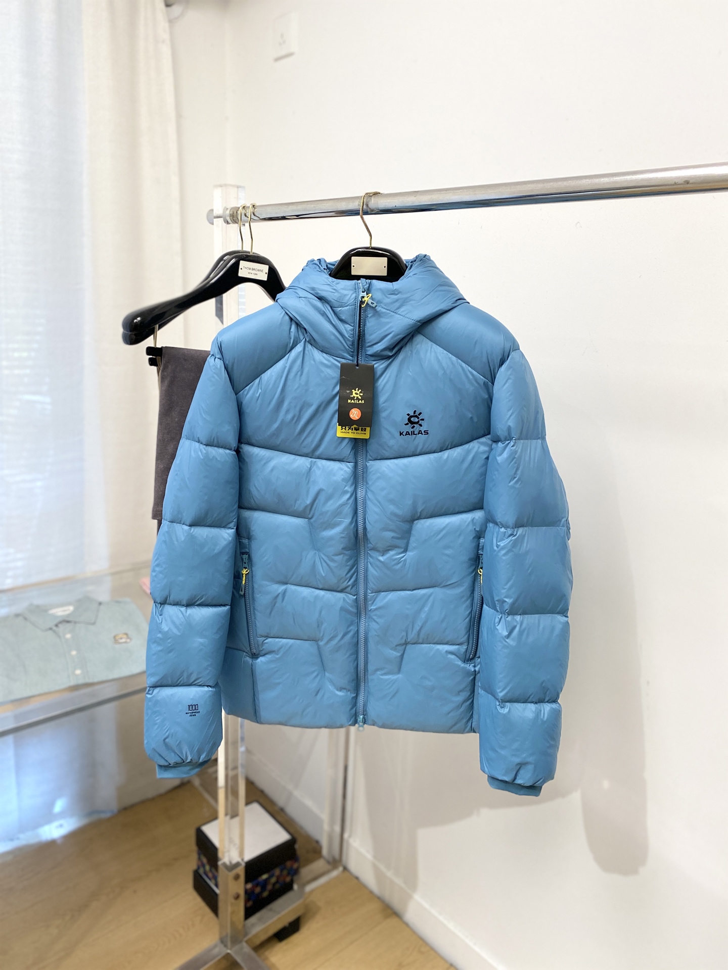 KAILAS 时尚潮牌、2025最新款男士轻薄羽绒服、面料柔软舒适 ．上身版型超赞 ．拉链．辅料都是客供