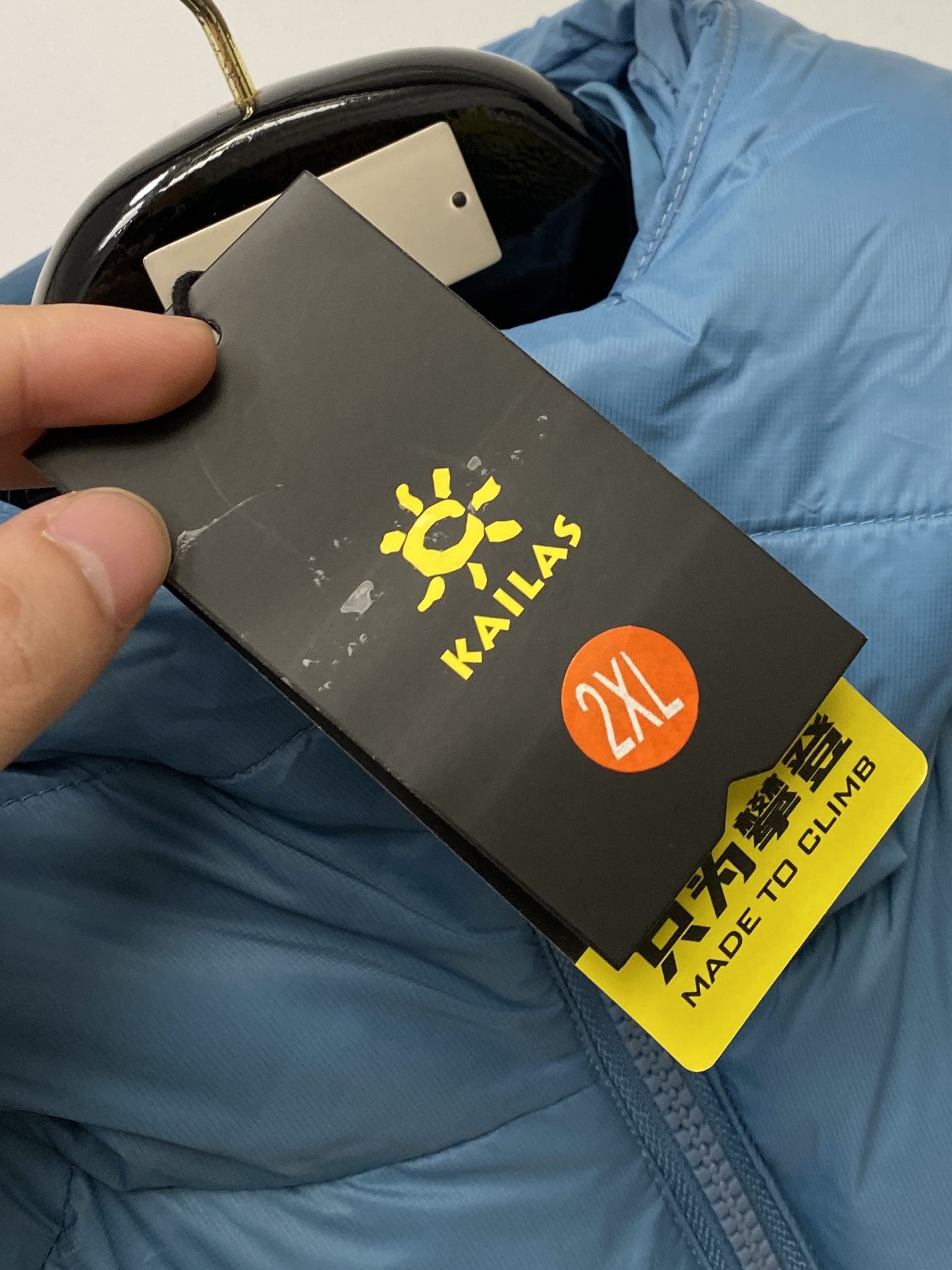 KAILAS 时尚潮牌、2025最新款男士轻薄羽绒服、面料柔软舒适 ．上身版型超赞 ．拉链．辅料都是客供