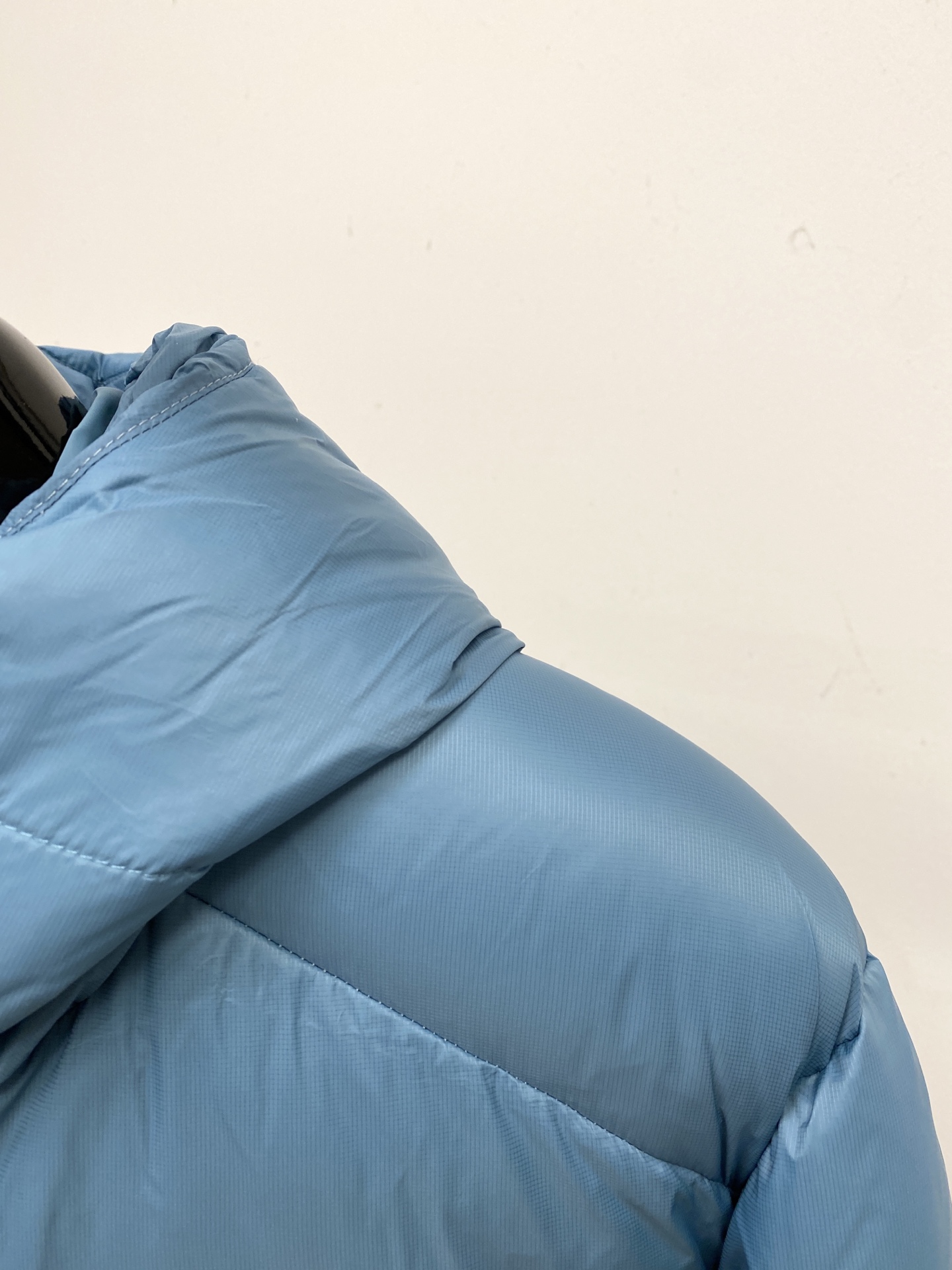 KAILAS 时尚潮牌、2025最新款男士轻薄羽绒服、面料柔软舒适 ．上身版型超赞 ．拉链．辅料都是客供