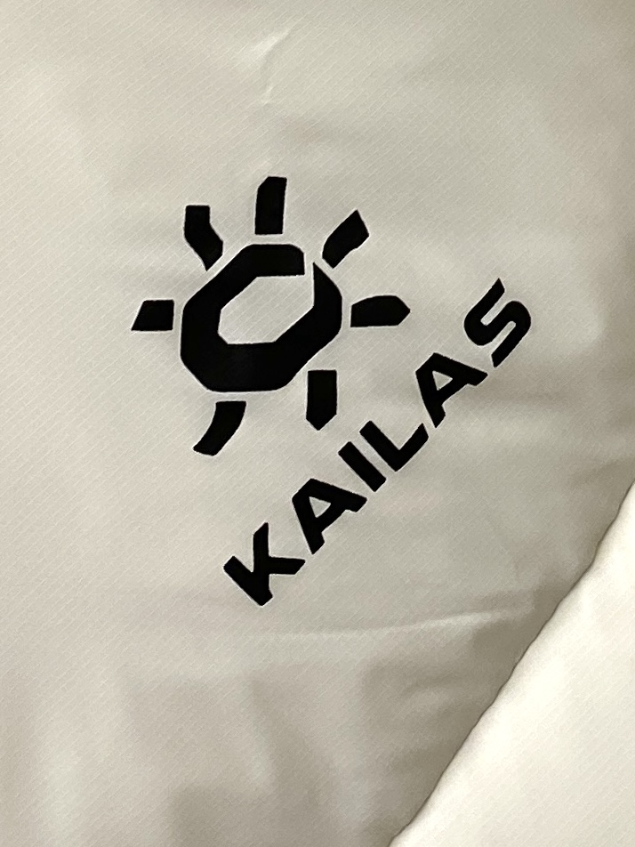KAILAS 时尚潮牌、2025最新款男士轻薄羽绒服、面料柔软舒适 ．上身版型超赞 ．拉链．辅料都是客供