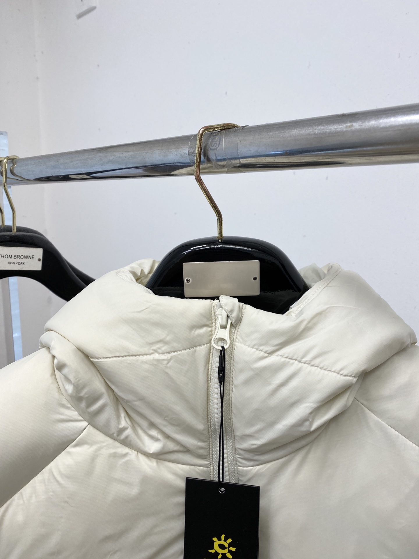 KAILAS 时尚潮牌、2025最新款男士轻薄羽绒服、面料柔软舒适 ．上身版型超赞 ．拉链．辅料都是客供