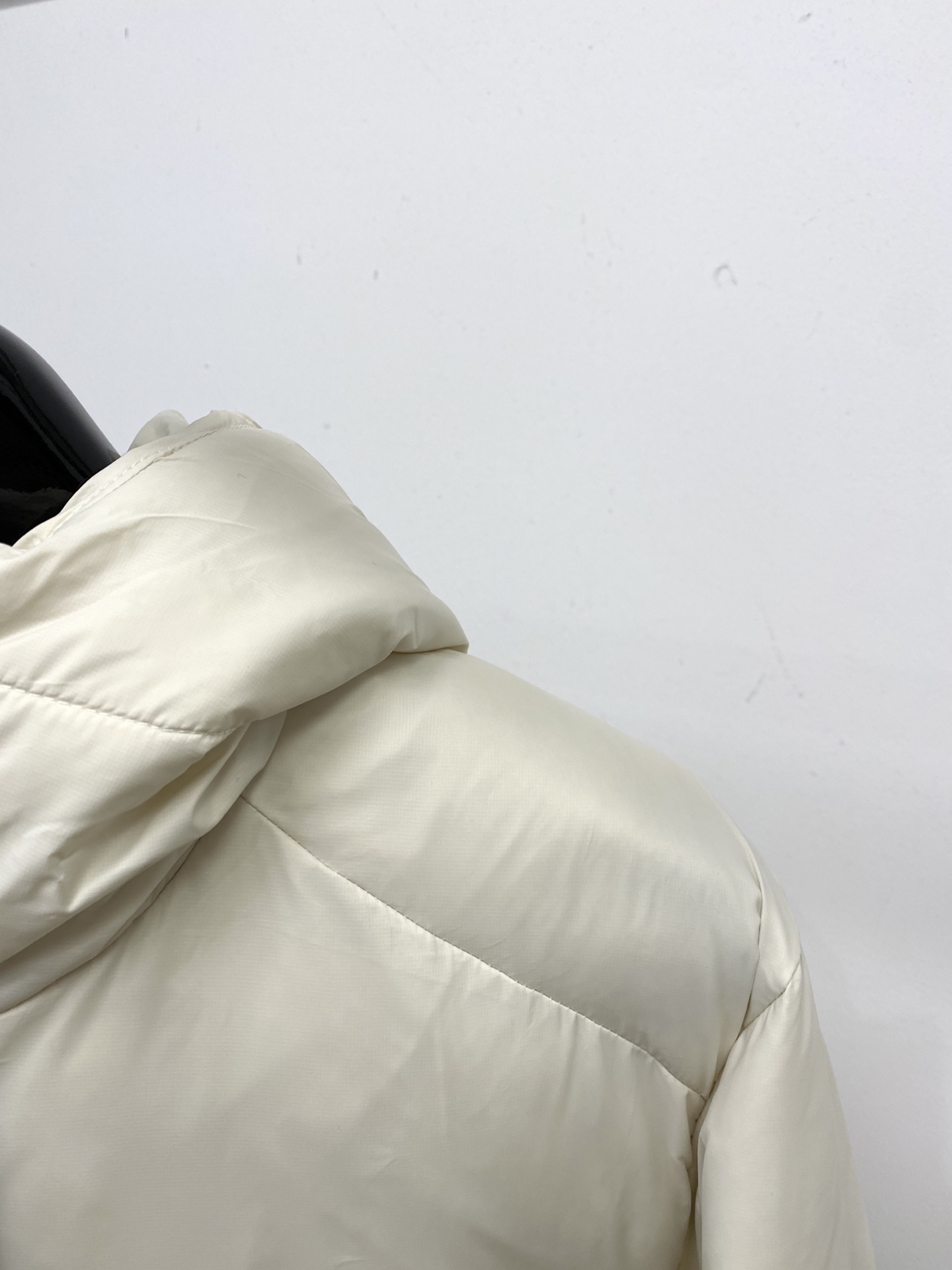 KAILAS 时尚潮牌、2025最新款男士轻薄羽绒服、面料柔软舒适 ．上身版型超赞 ．拉链．辅料都是客供