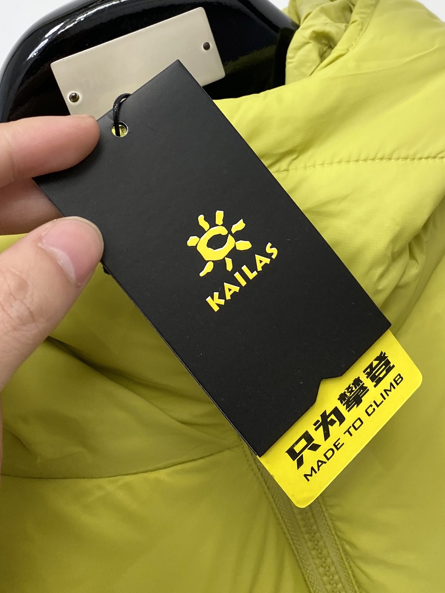 KAILAS 时尚潮牌、2025最新款男士轻薄羽绒服、面料柔软舒适 ．上身版型超赞 ．拉链．辅料都是客供