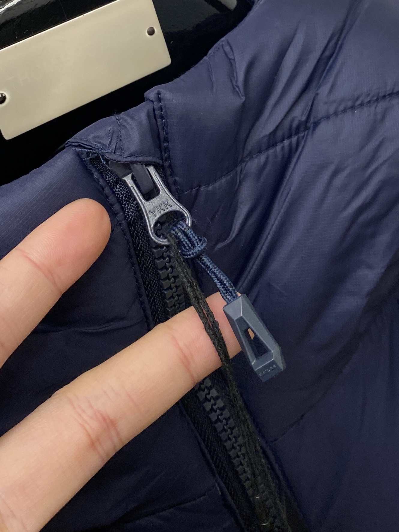 KAILAS 时尚潮牌、2025最新款男士轻薄羽绒服、面料柔软舒适 ．上身版型超赞 ．拉链．辅料都是客供