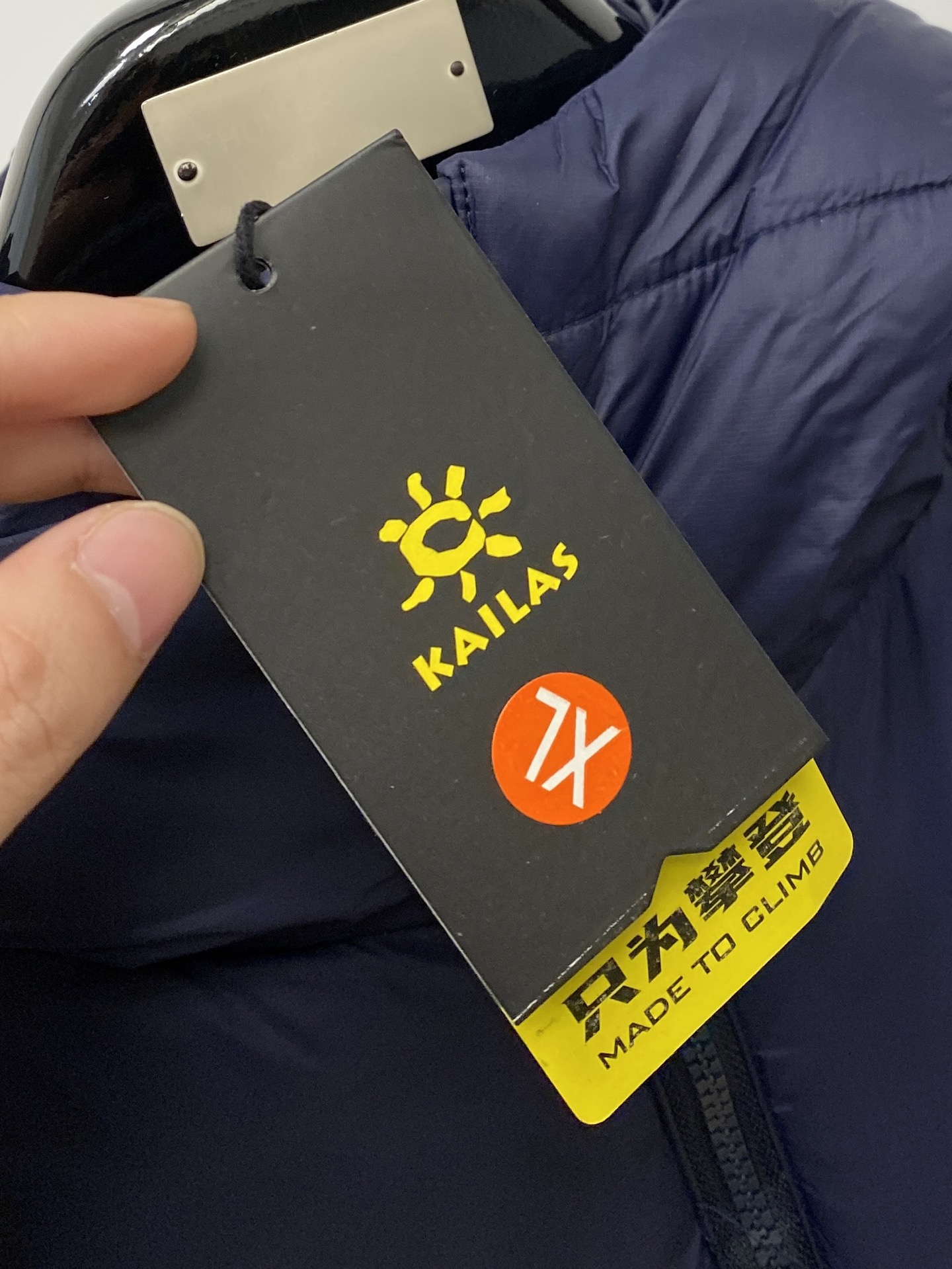 KAILAS 时尚潮牌、2025最新款男士轻薄羽绒服、面料柔软舒适 ．上身版型超赞 ．拉链．辅料都是客供