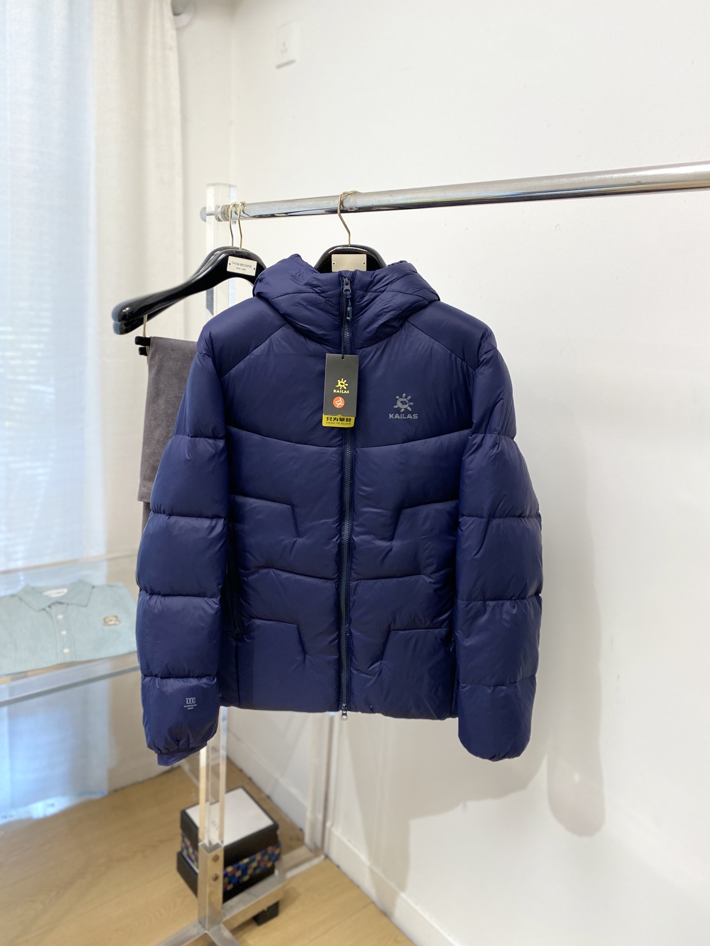 KAILAS 时尚潮牌、2025最新款男士轻薄羽绒服、面料柔软舒适 ．上身版型超赞 ．拉链．辅料都是客供