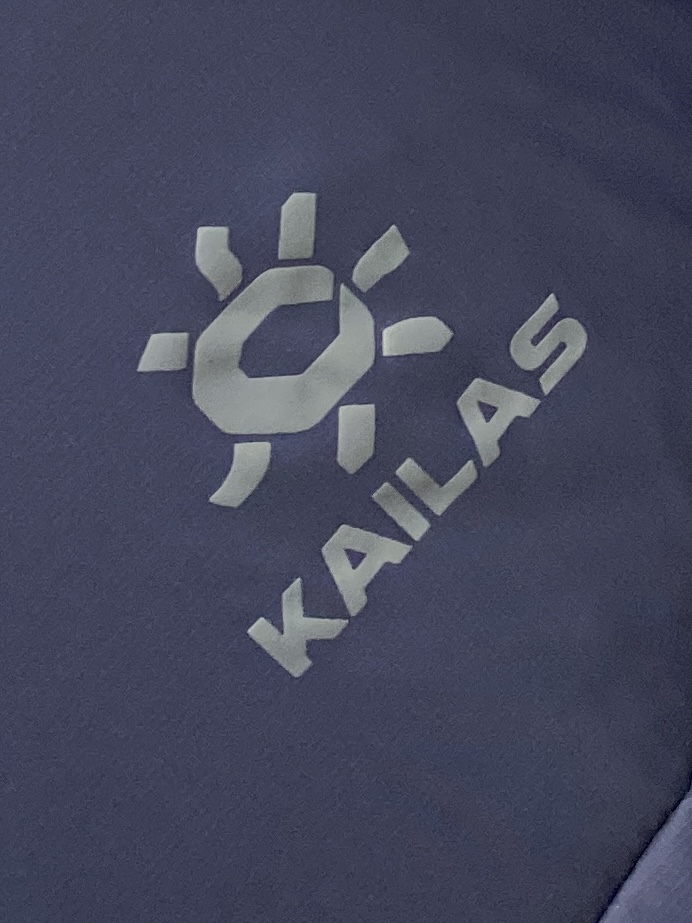 KAILAS 时尚潮牌、2025最新款男士轻薄羽绒服、面料柔软舒适 ．上身版型超赞 ．拉链．辅料都是客供