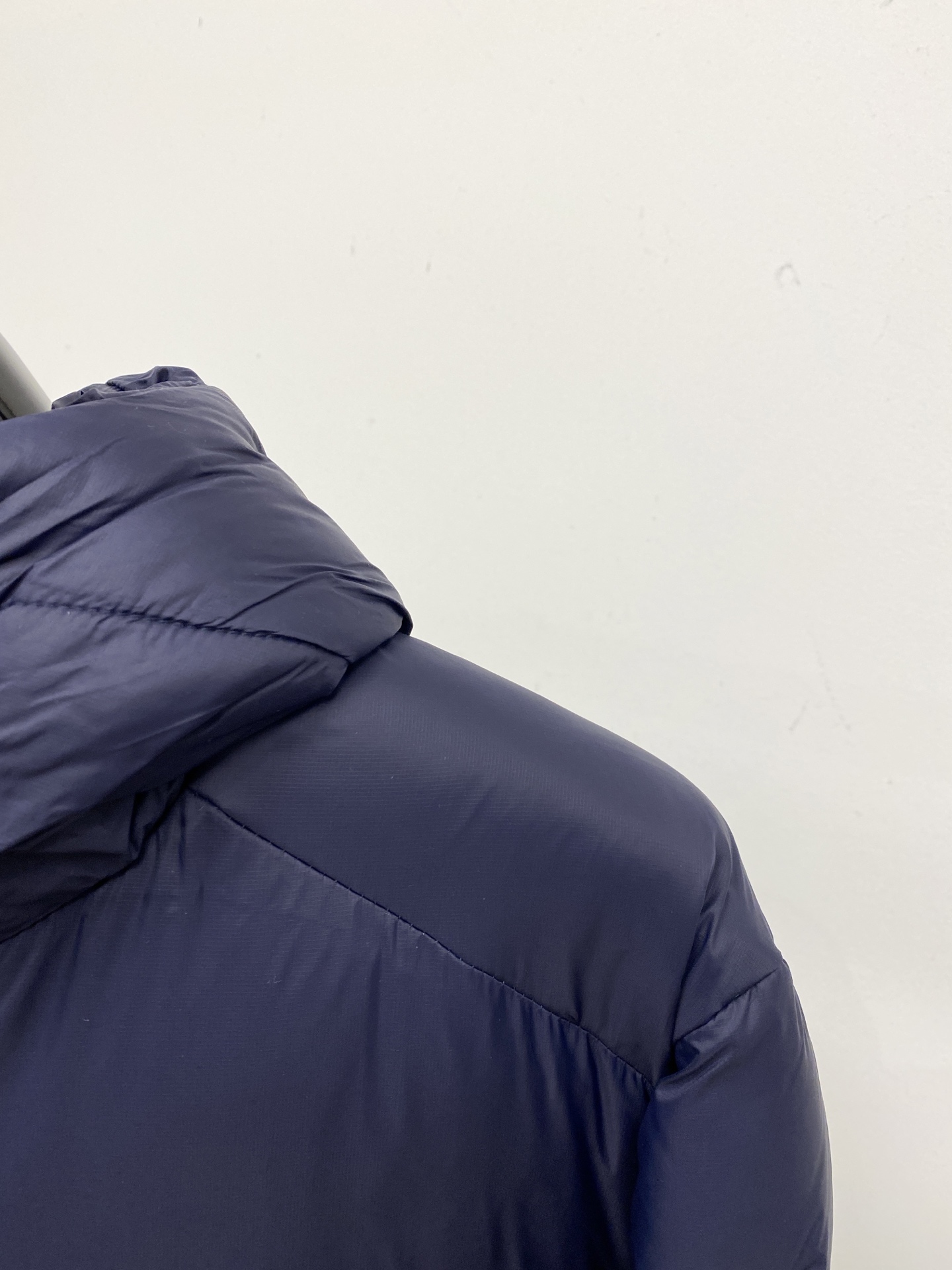 KAILAS 时尚潮牌、2025最新款男士轻薄羽绒服、面料柔软舒适 ．上身版型超赞 ．拉链．辅料都是客供