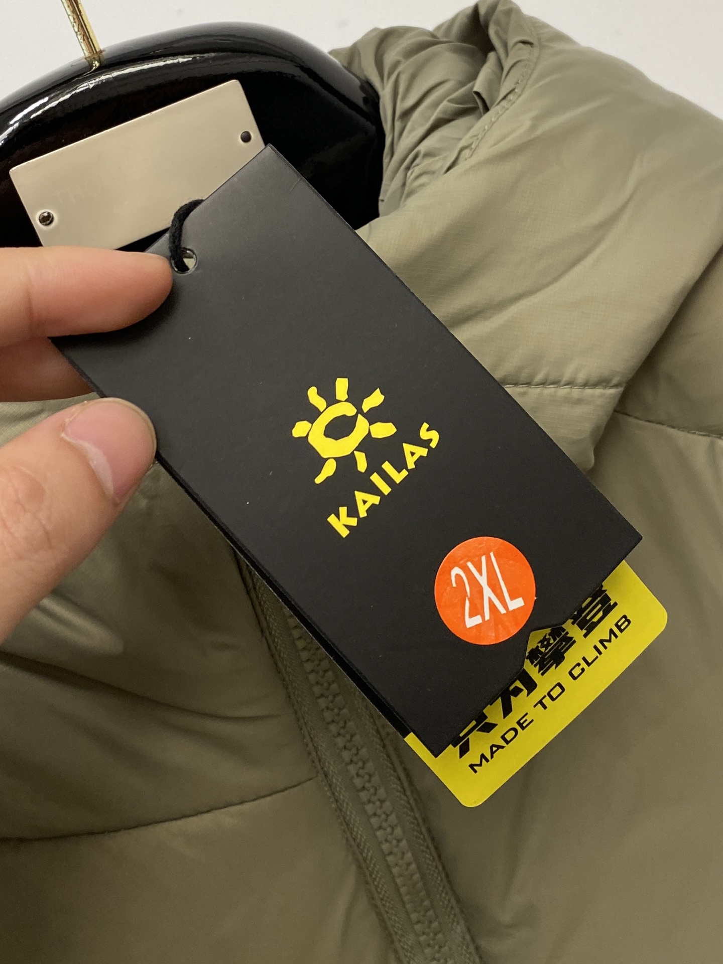 KAILAS 时尚潮牌、2025最新款男士轻薄羽绒服、面料柔软舒适 ．上身版型超赞 ．拉链．辅料都是客供