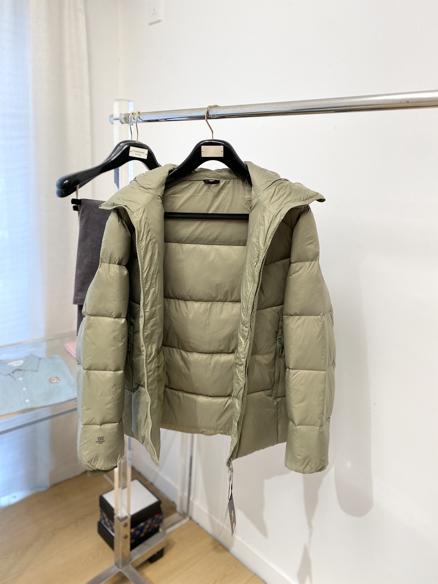 KAILAS 时尚潮牌、2025最新款男士轻薄羽绒服、面料柔软舒适 ．上身版型超赞 ．拉链．辅料都是客供