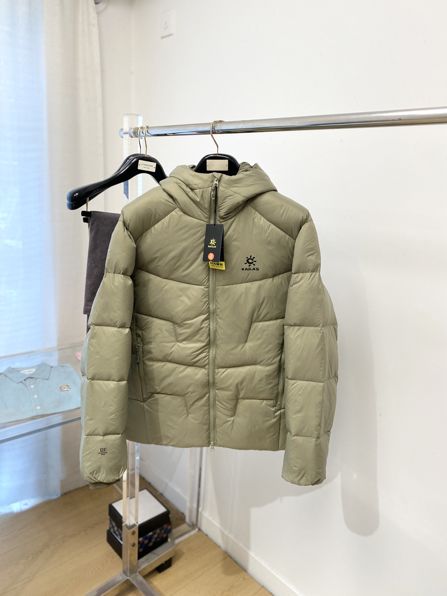 KAILAS 时尚潮牌、2025最新款男士轻薄羽绒服、面料柔软舒适 ．上身版型超赞 ．拉链．辅料都是客供