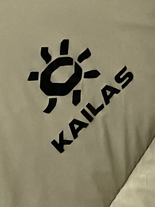KAILAS 时尚潮牌、2025最新款男士轻薄羽绒服、面料柔软舒适 ．上身版型超赞 ．拉链．辅料都是客供