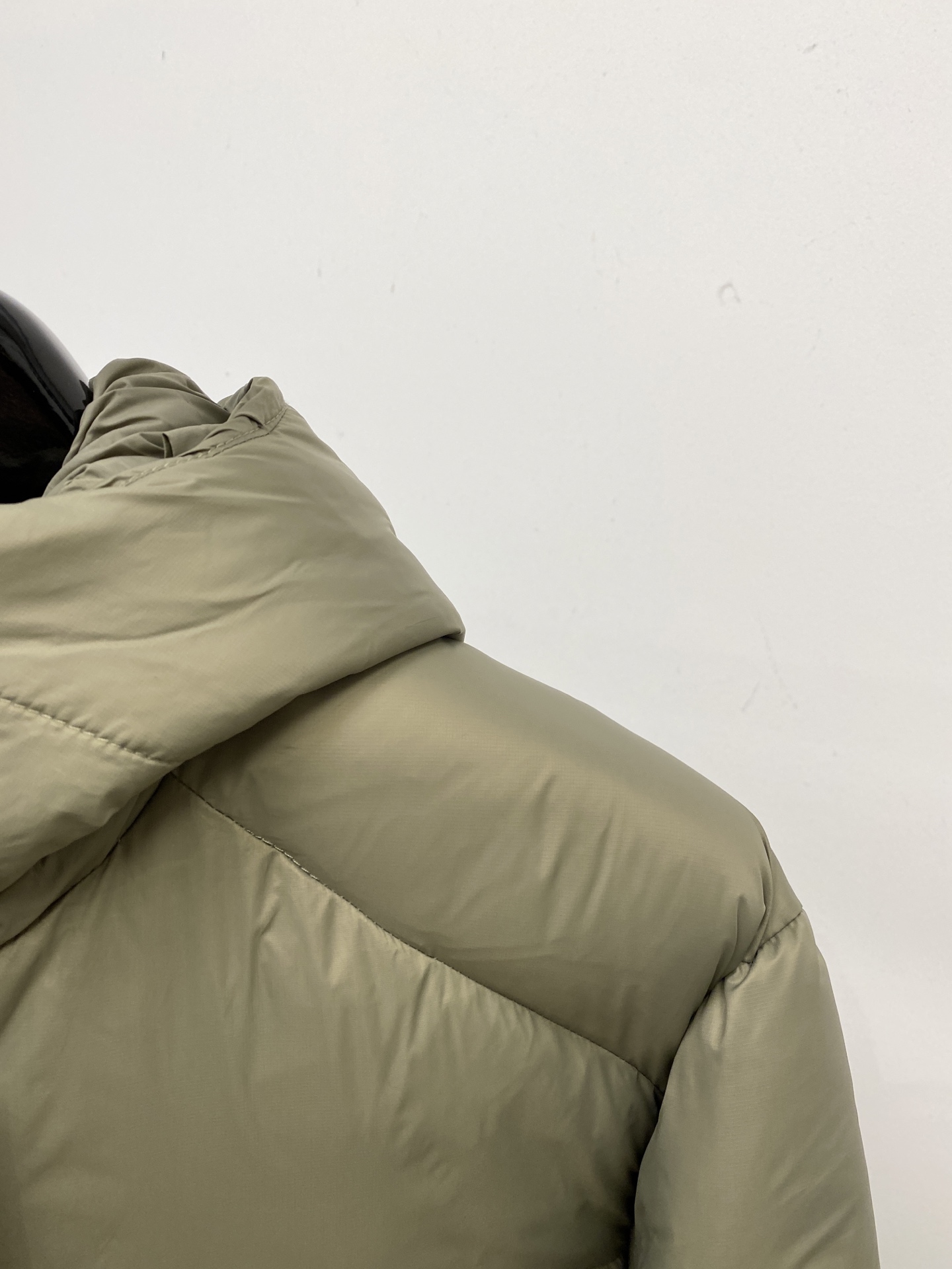 KAILAS 时尚潮牌、2025最新款男士轻薄羽绒服、面料柔软舒适 ．上身版型超赞 ．拉链．辅料都是客供