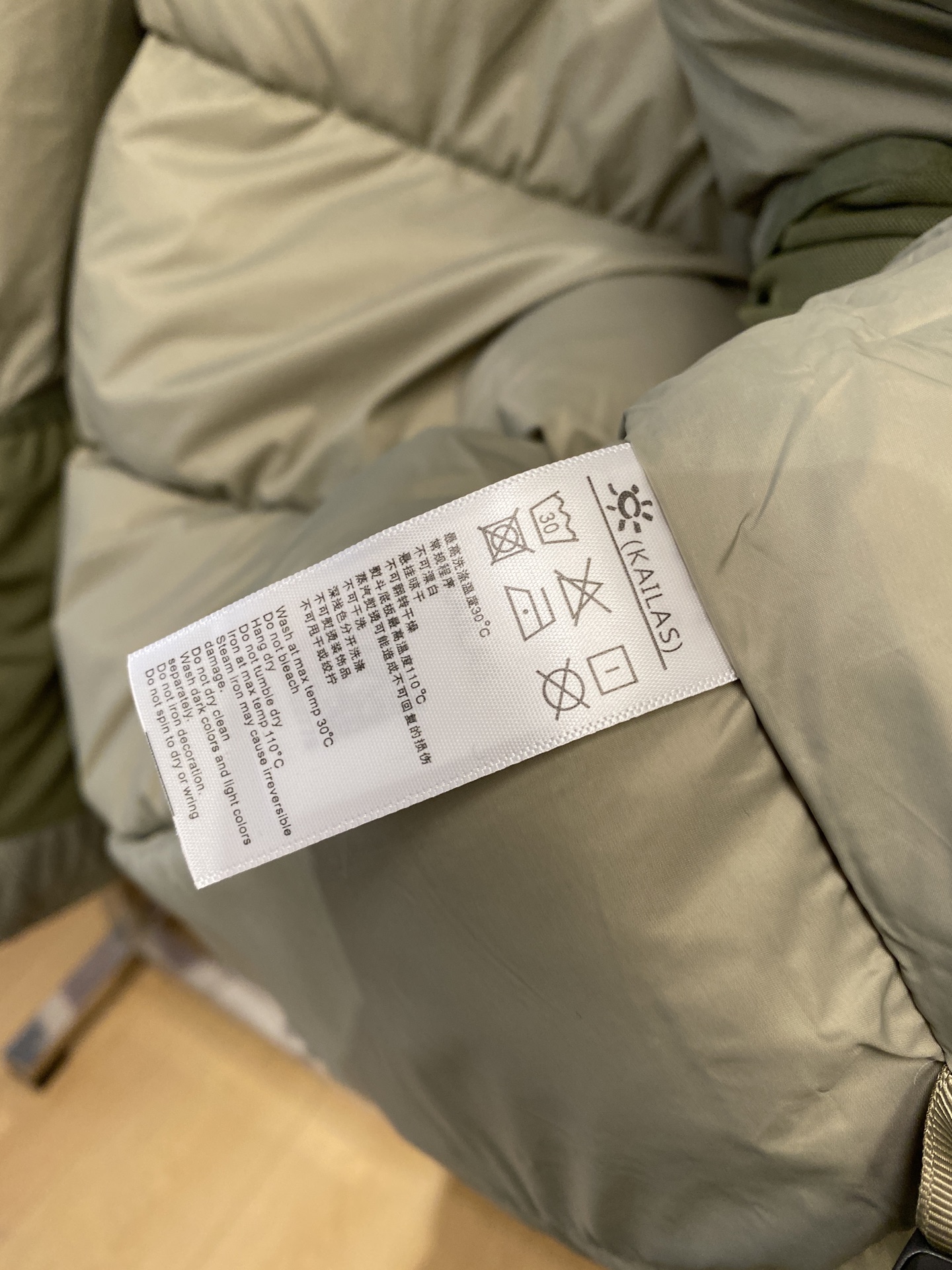 KAILAS 时尚潮牌、2025最新款男士轻薄羽绒服、面料柔软舒适 ．上身版型超赞 ．拉链．辅料都是客供