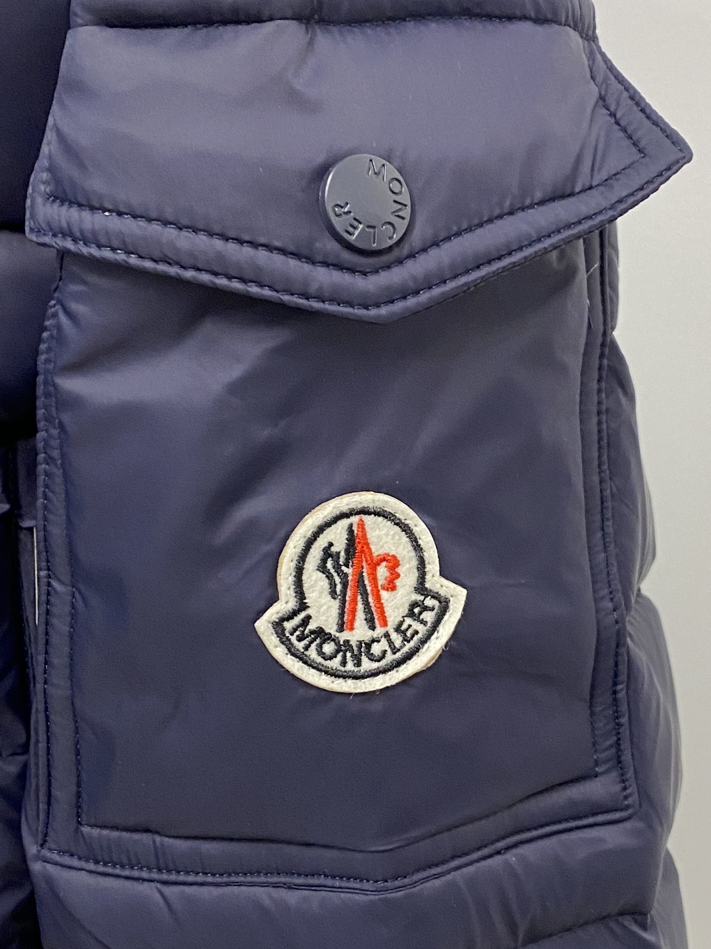 蒙口、2025最新款男士轻薄羽绒服、面料柔软舒适 ．上身版型超赞 ．拉链．辅料都是客供 、进口面料，轻便