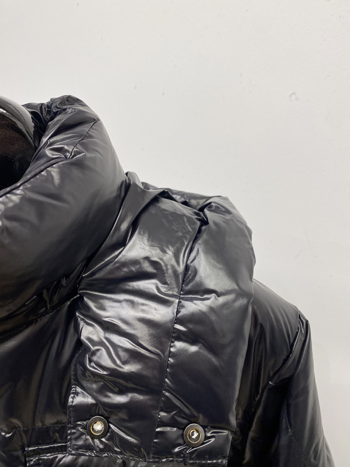 蒙口、2025最新款男士轻薄羽绒服、面料柔软舒适 ．上身版型超赞 ．拉链．辅料都是客供 、进口面料，轻便