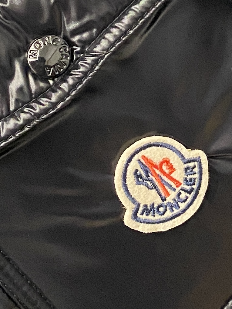 蒙口、2025最新款男士轻薄羽绒服、面料柔软舒适 ．上身版型超赞 ．拉链．辅料都是客供 、进口面料，轻便