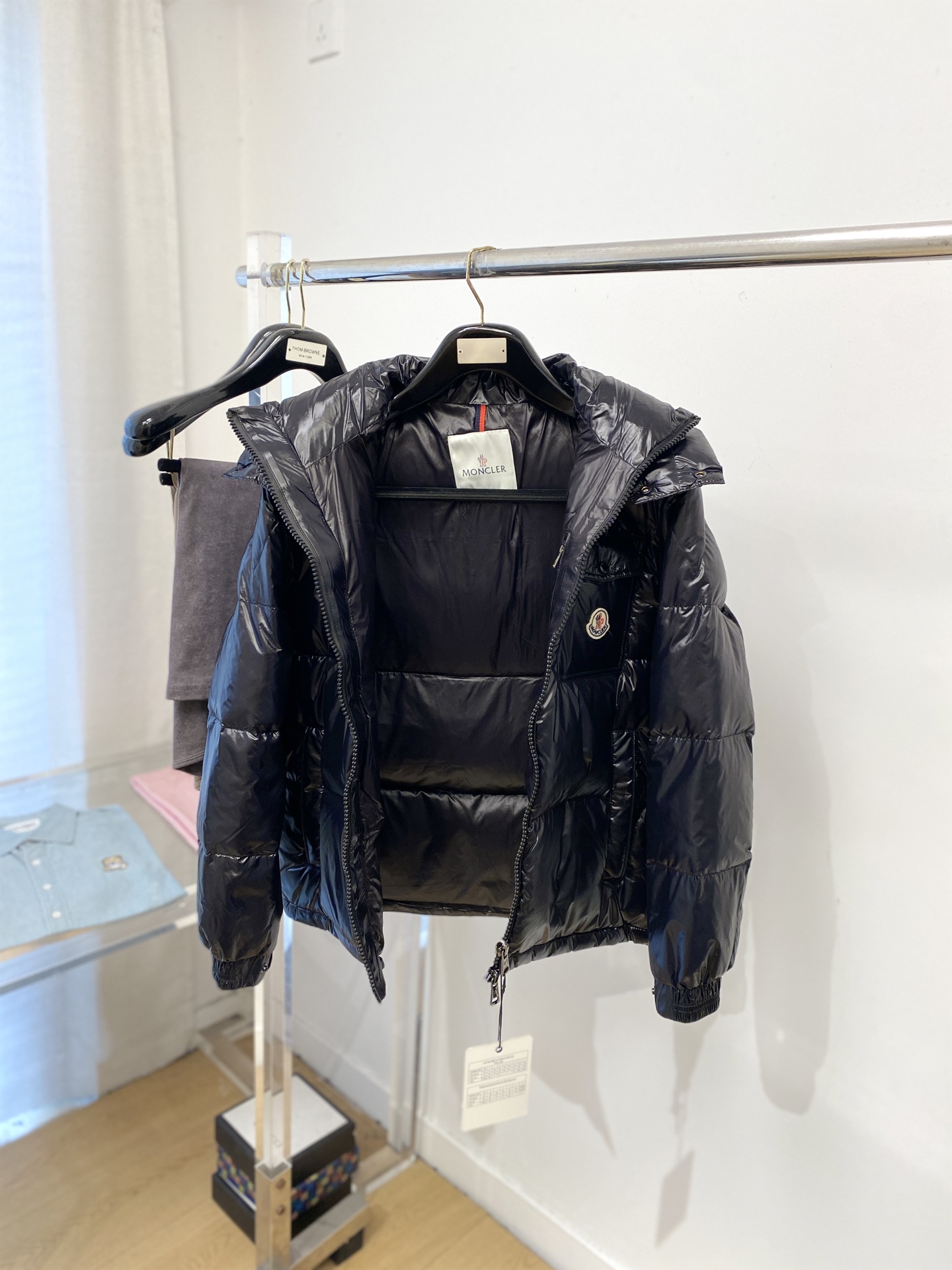 蒙口、2025最新款男士轻薄羽绒服、面料柔软舒适 ．上身版型超赞 ．拉链．辅料都是客供 、进口面料，轻便