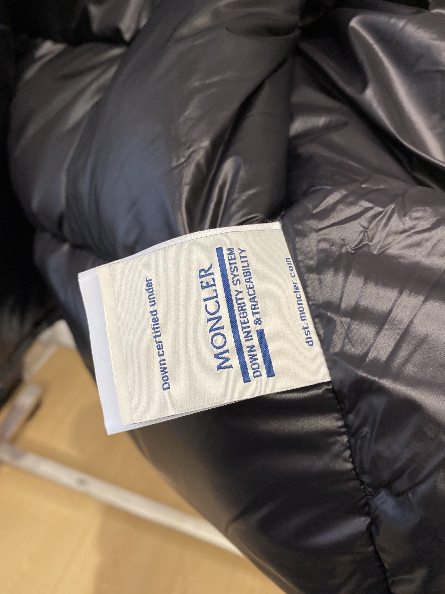 蒙口、2025最新款男士轻薄羽绒服、面料柔软舒适 ．上身版型超赞 ．拉链．辅料都是客供 、进口面料，轻便