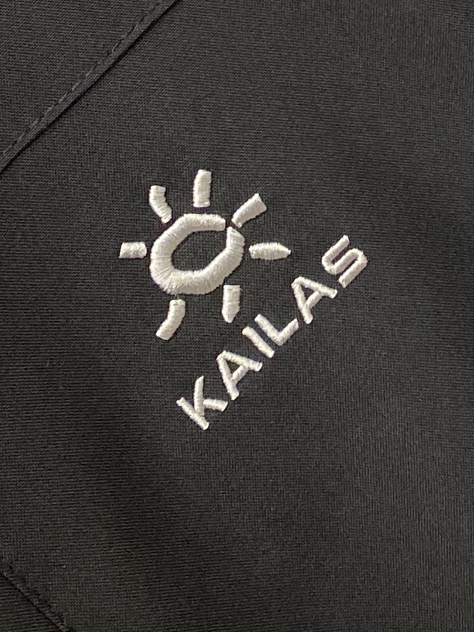 KAILAS 时尚潮牌、2025最新中长款男士轻薄羽绒夹克、面料柔软舒适 ．上身版型超赞 ．拉链．辅料都