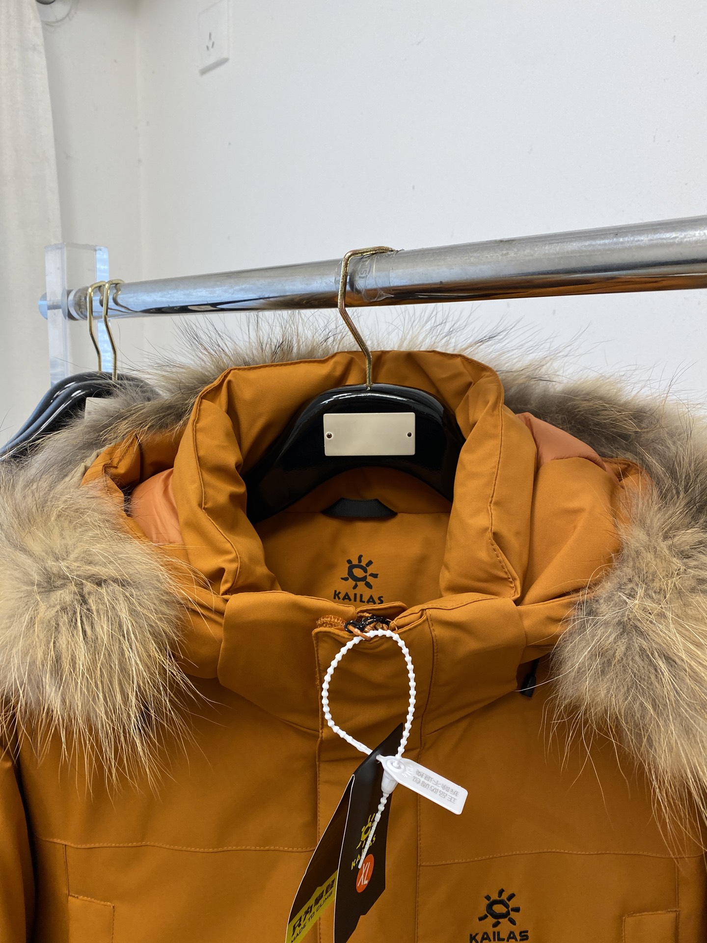 KAILAS 时尚潮牌、2025最新中长款男士轻薄羽绒夹克、面料柔软舒适 ．上身版型超赞 ．拉链．辅料都