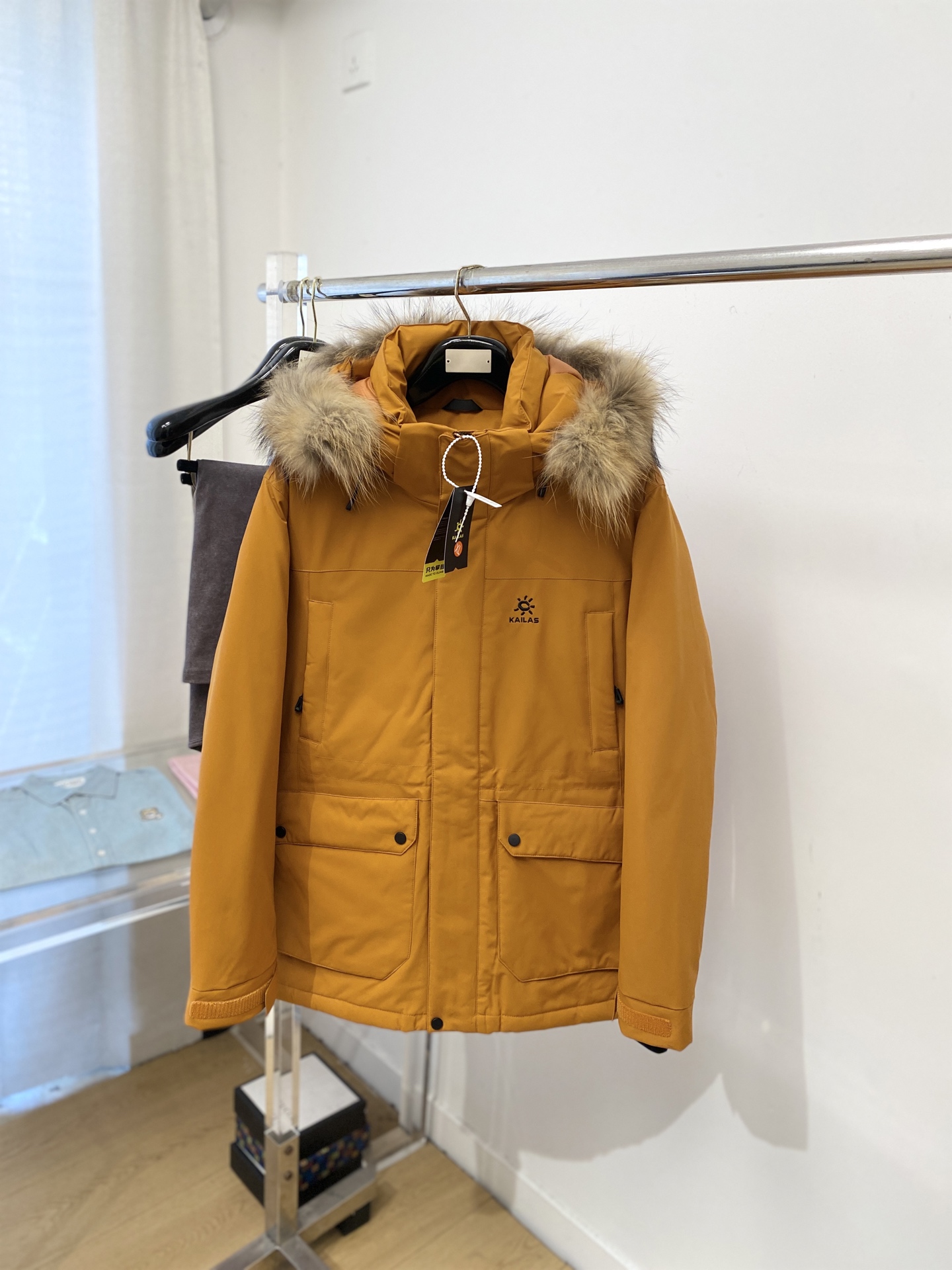 KAILAS 时尚潮牌、2025最新中长款男士轻薄羽绒夹克、面料柔软舒适 ．上身版型超赞 ．拉链．辅料都