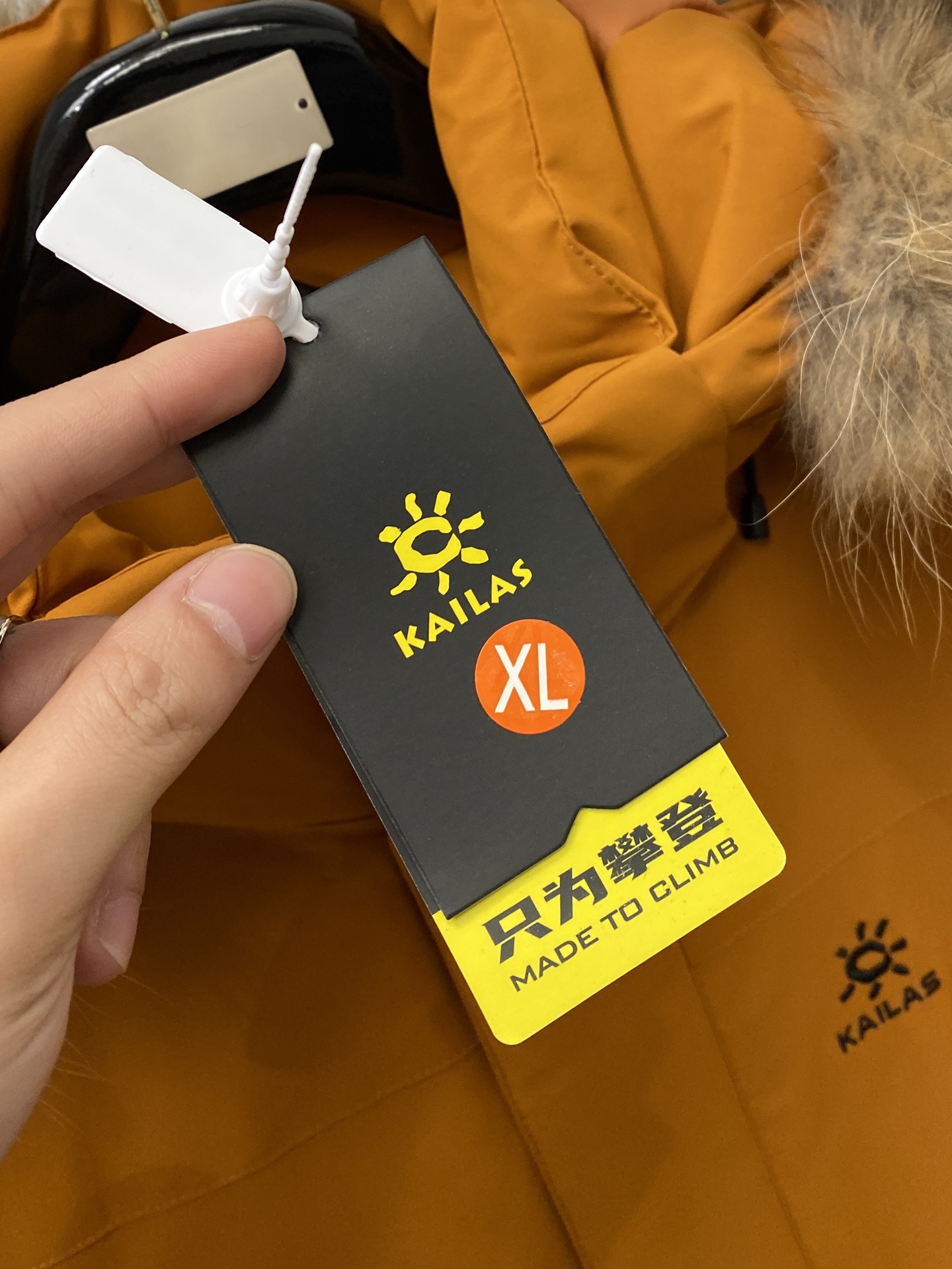 KAILAS 时尚潮牌、2025最新中长款男士轻薄羽绒夹克、面料柔软舒适 ．上身版型超赞 ．拉链．辅料都