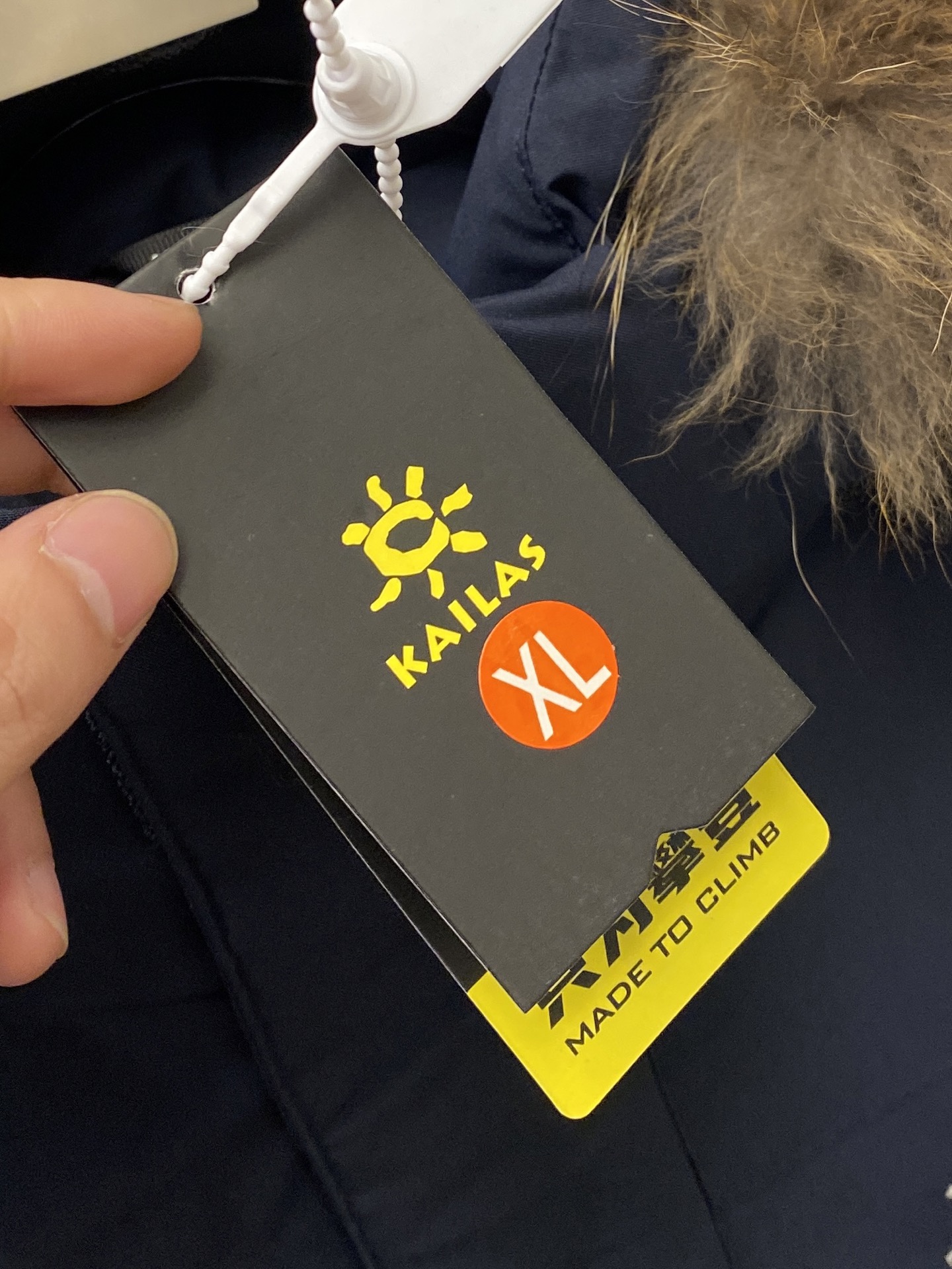 KAILAS 时尚潮牌、2025最新中长款男士轻薄羽绒夹克、面料柔软舒适 ．上身版型超赞 ．拉链．辅料都