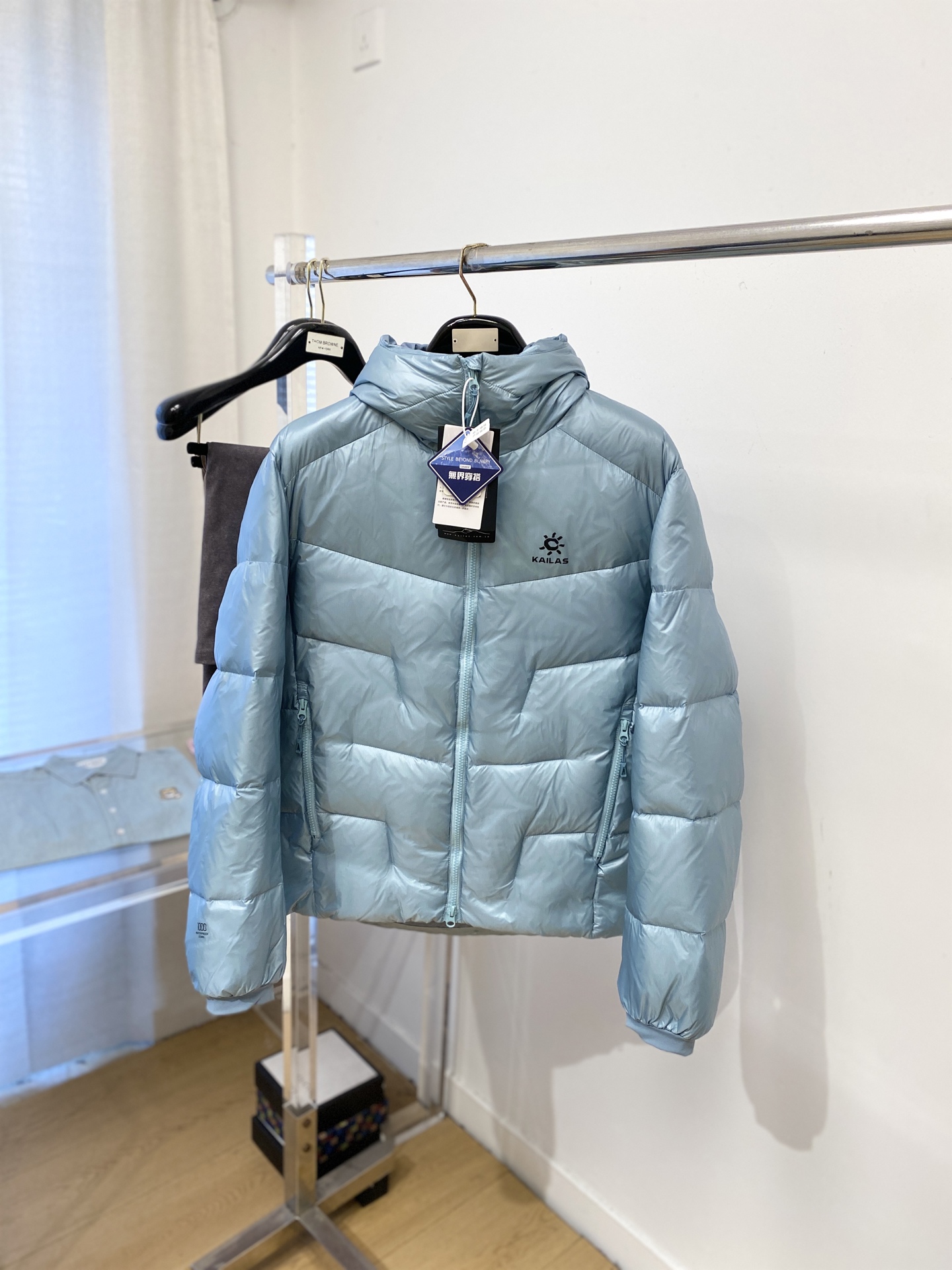 ￼ KAILAS 时尚潮牌、2025最新款男士轻薄羽绒服、面料柔软舒适 ．上身版型超赞 ．拉链．辅料都是