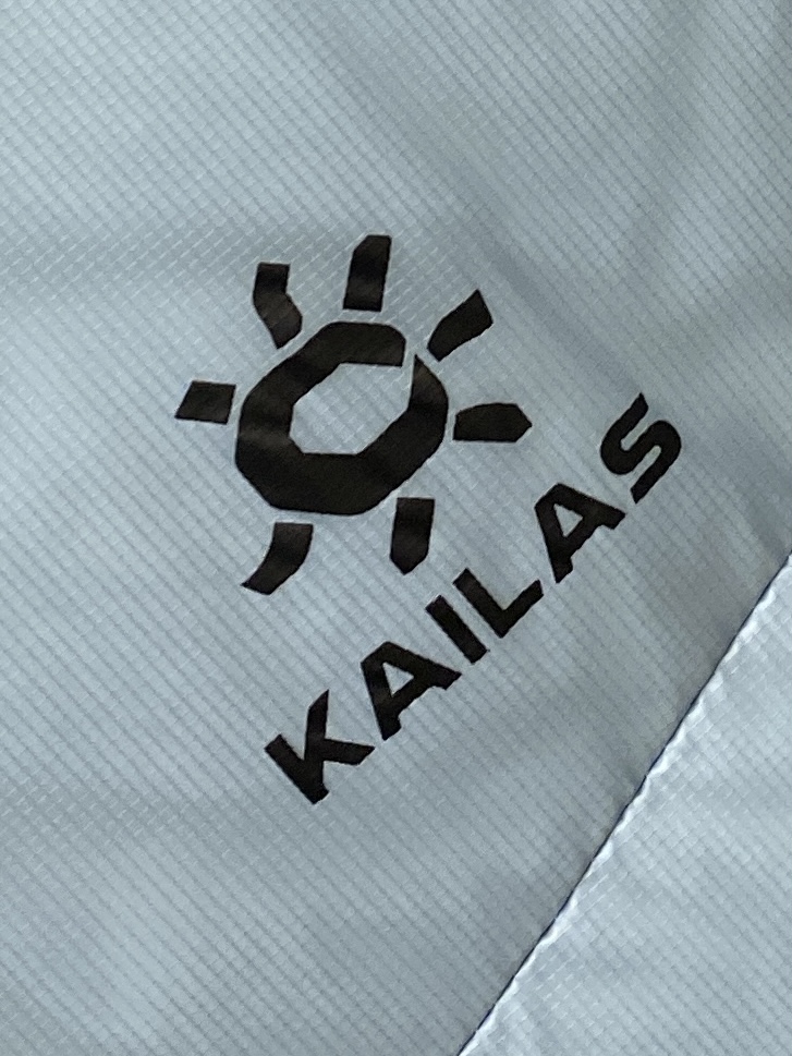 ￼ KAILAS 时尚潮牌、2025最新款男士轻薄羽绒服、面料柔软舒适 ．上身版型超赞 ．拉链．辅料都是