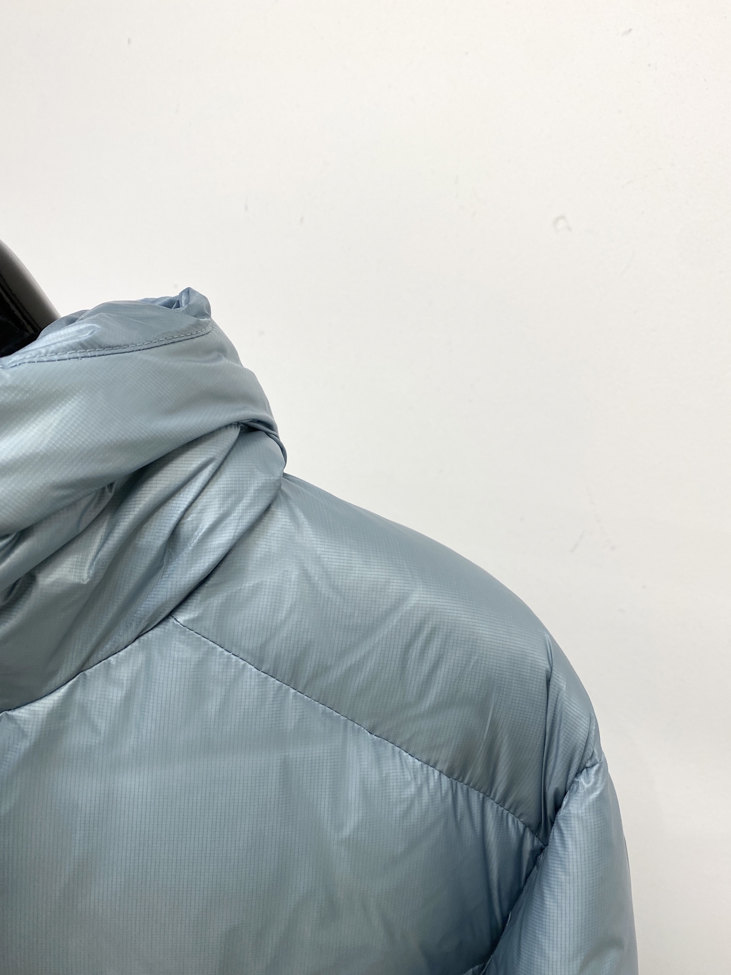 ￼ KAILAS 时尚潮牌、2025最新款男士轻薄羽绒服、面料柔软舒适 ．上身版型超赞 ．拉链．辅料都是