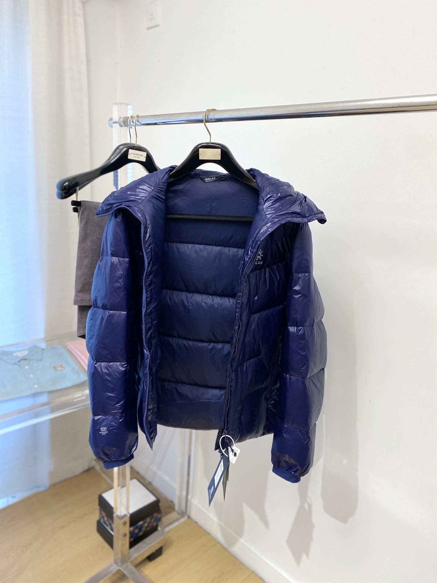 KAILAS 时尚潮牌、2025最新款男士轻薄羽绒服、面料柔软舒适 ．上身版型超赞 ．拉链．辅料都是客供