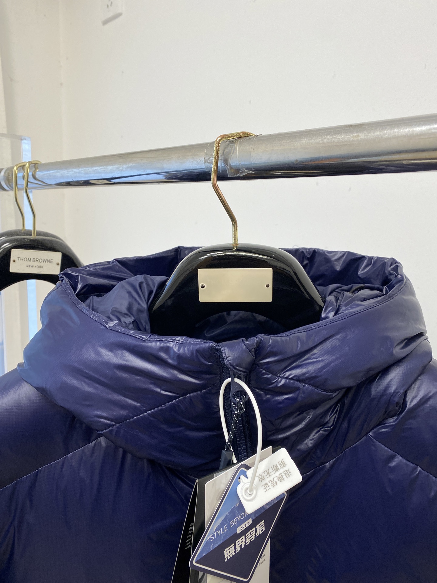 KAILAS 时尚潮牌、2025最新款男士轻薄羽绒服、面料柔软舒适 ．上身版型超赞 ．拉链．辅料都是客供