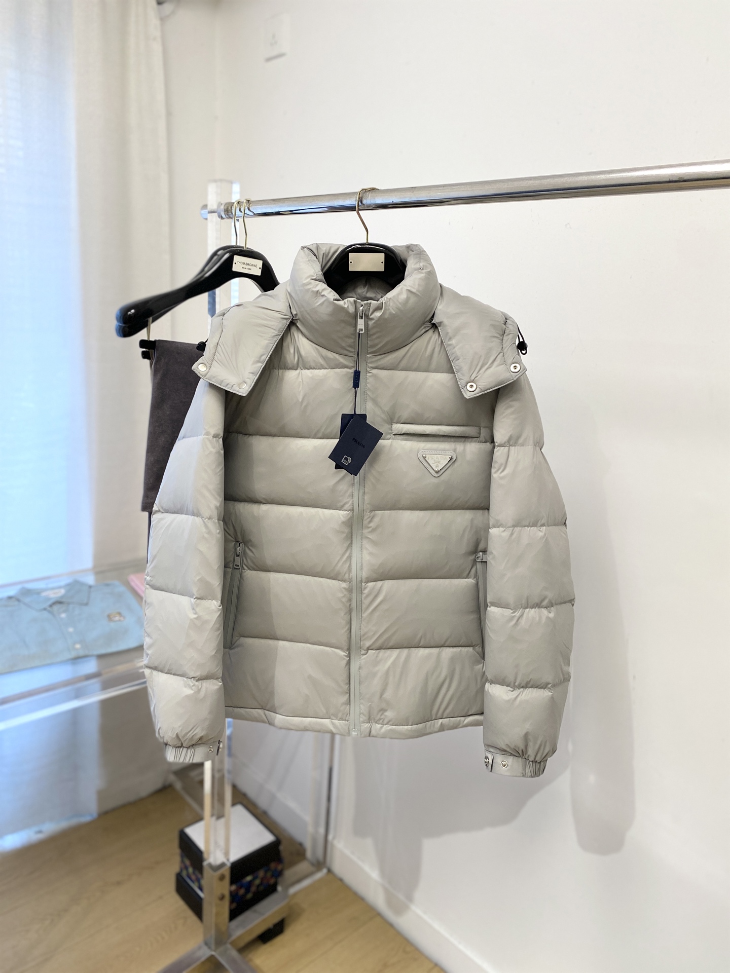 普拉达、2025最新款男士轻薄羽绒服、面料柔软舒适 ．上身版型超赞 ．拉链．辅料都是客供 、进口面料，轻