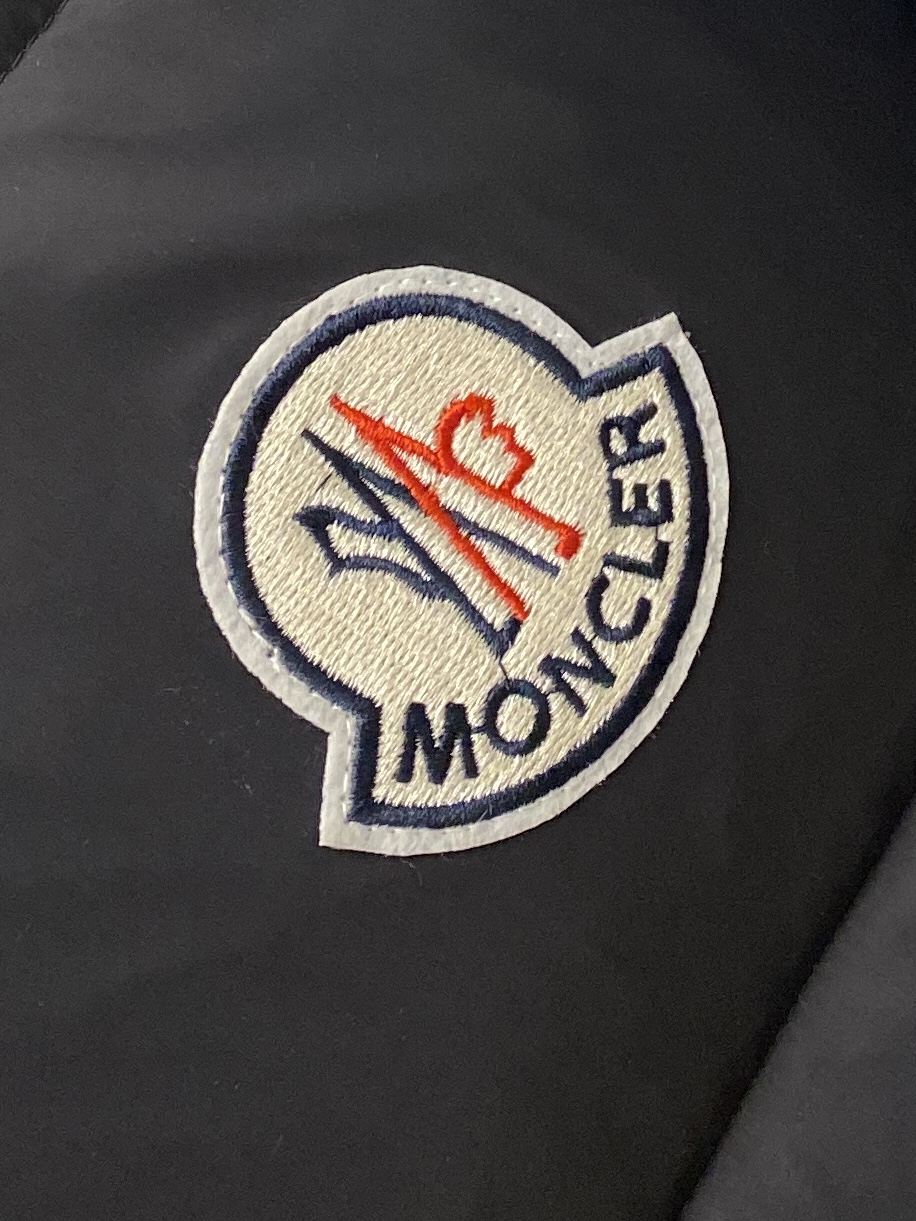 蒙口、2025最新款男士轻薄羽绒服、面料柔软舒适 ．上身版型超赞 ．拉链．辅料都是客供 、进口面料，轻便