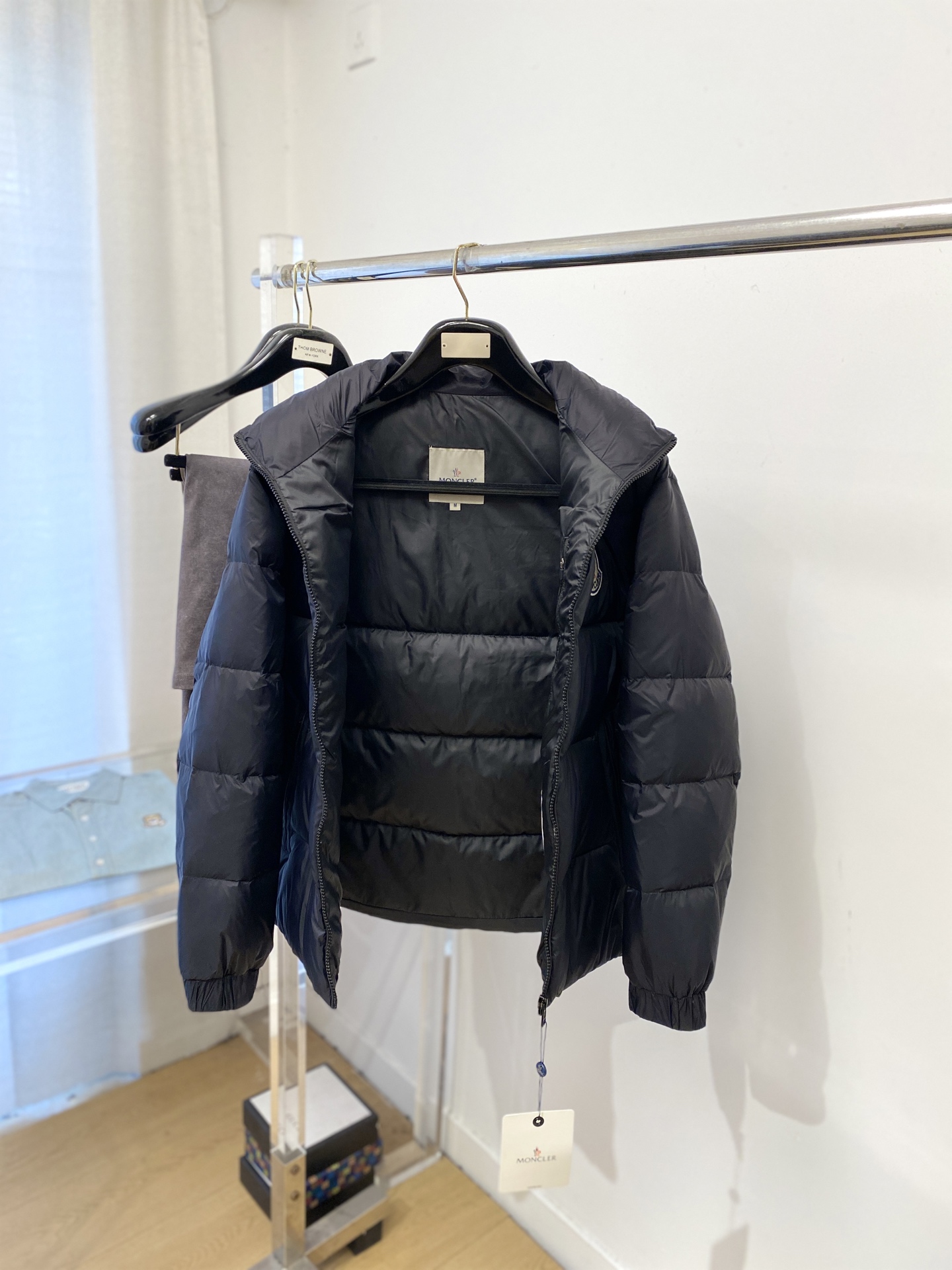 蒙口、2025最新款男士轻薄羽绒服、面料柔软舒适 ．上身版型超赞 ．拉链．辅料都是客供 、进口面料，轻便