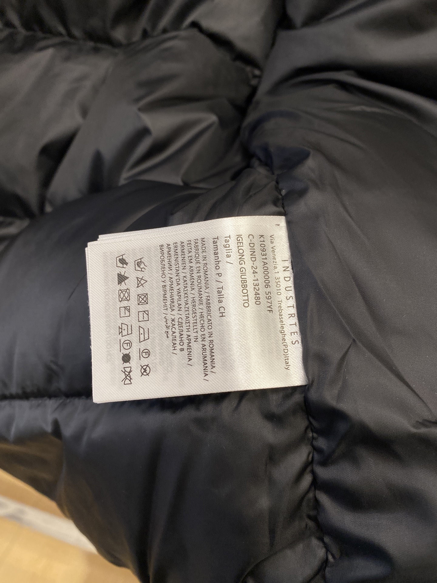 蒙口、2025最新款男士轻薄羽绒服、面料柔软舒适 ．上身版型超赞 ．拉链．辅料都是客供 、进口面料，轻便