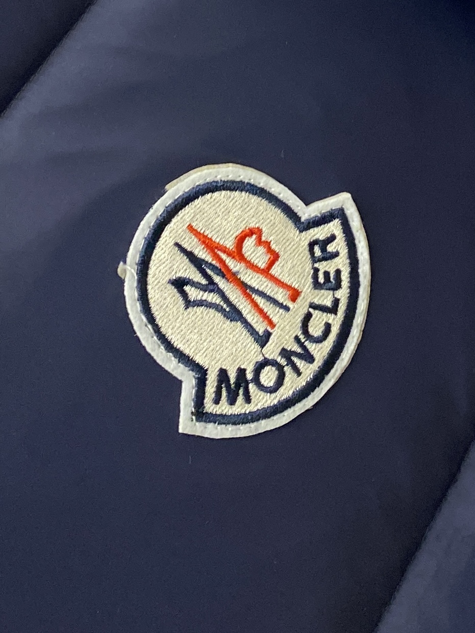 蒙口、2025最新款男士轻薄羽绒服、面料柔软舒适 ．上身版型超赞 ．拉链．辅料都是客供 、进口面料，轻便