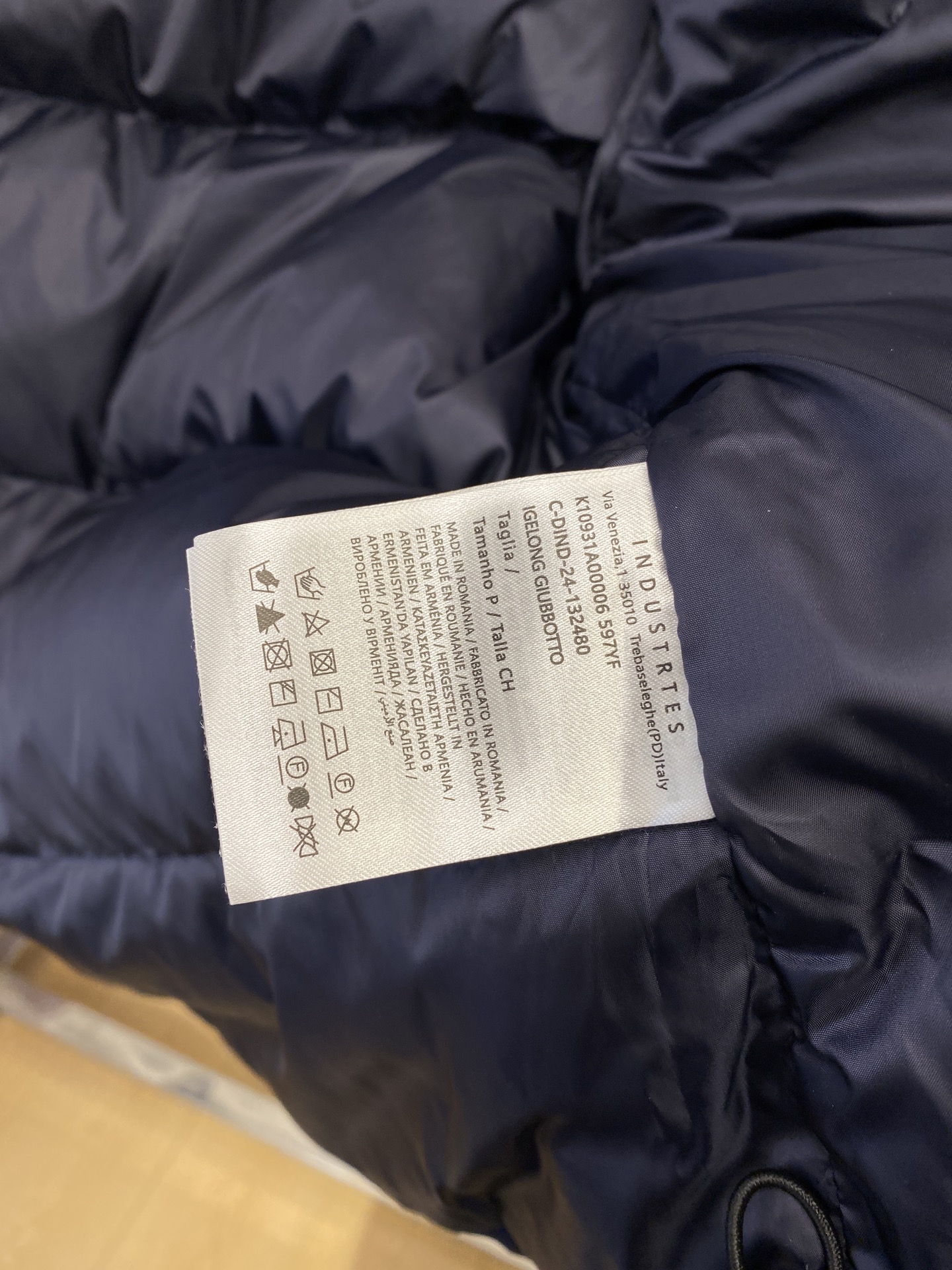 蒙口、2025最新款男士轻薄羽绒服、面料柔软舒适 ．上身版型超赞 ．拉链．辅料都是客供 、进口面料，轻便