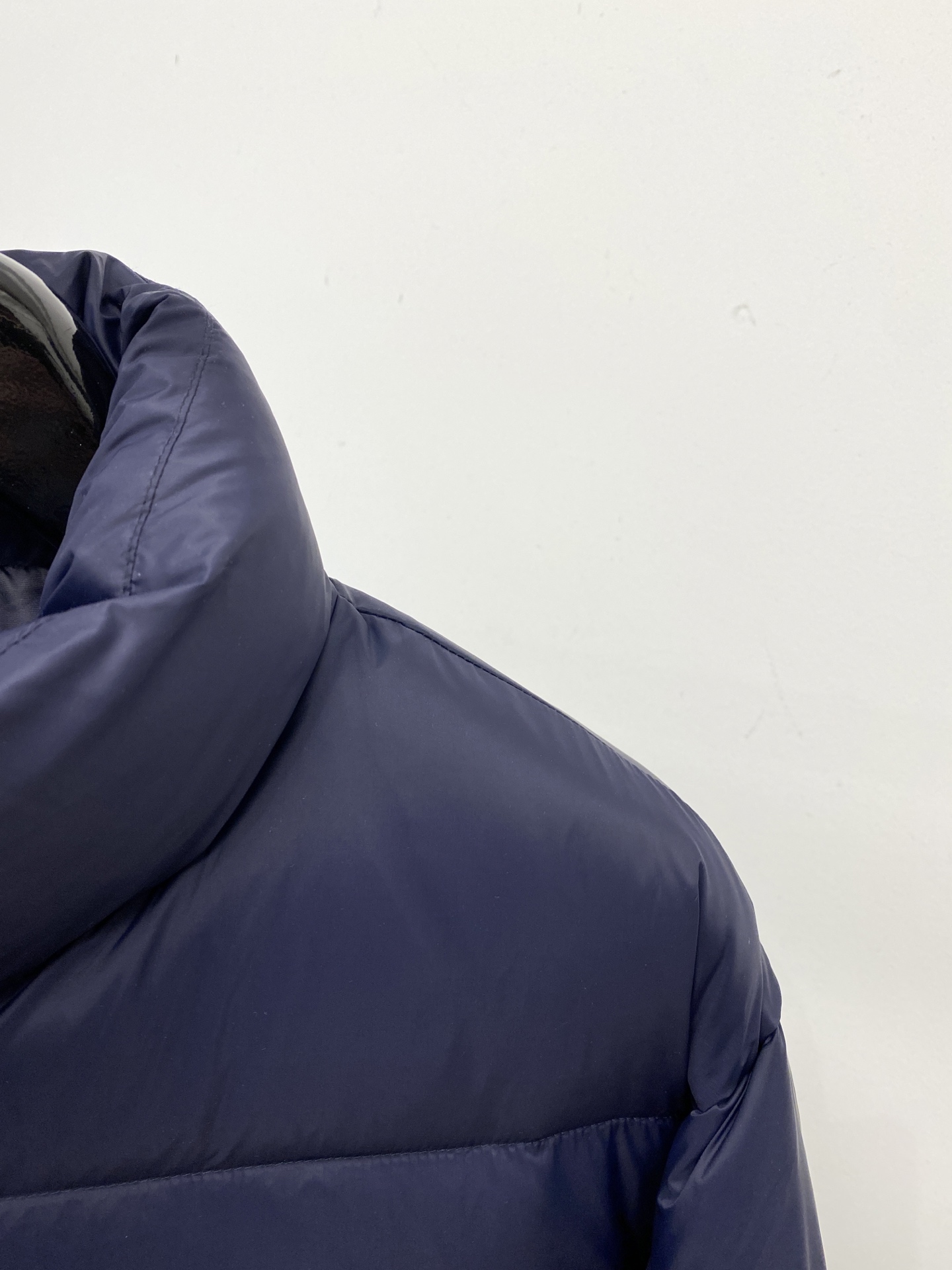 蒙口、2025最新款男士轻薄羽绒服、面料柔软舒适 ．上身版型超赞 ．拉链．辅料都是客供 、进口面料，轻便