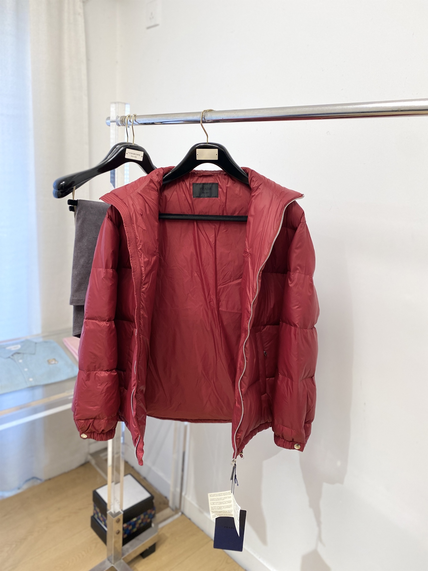 普拉达、2025最新款男士轻薄羽绒服、面料柔软舒适 ．上身版型超赞 ．拉链．辅料都是客供 、进口面料，轻