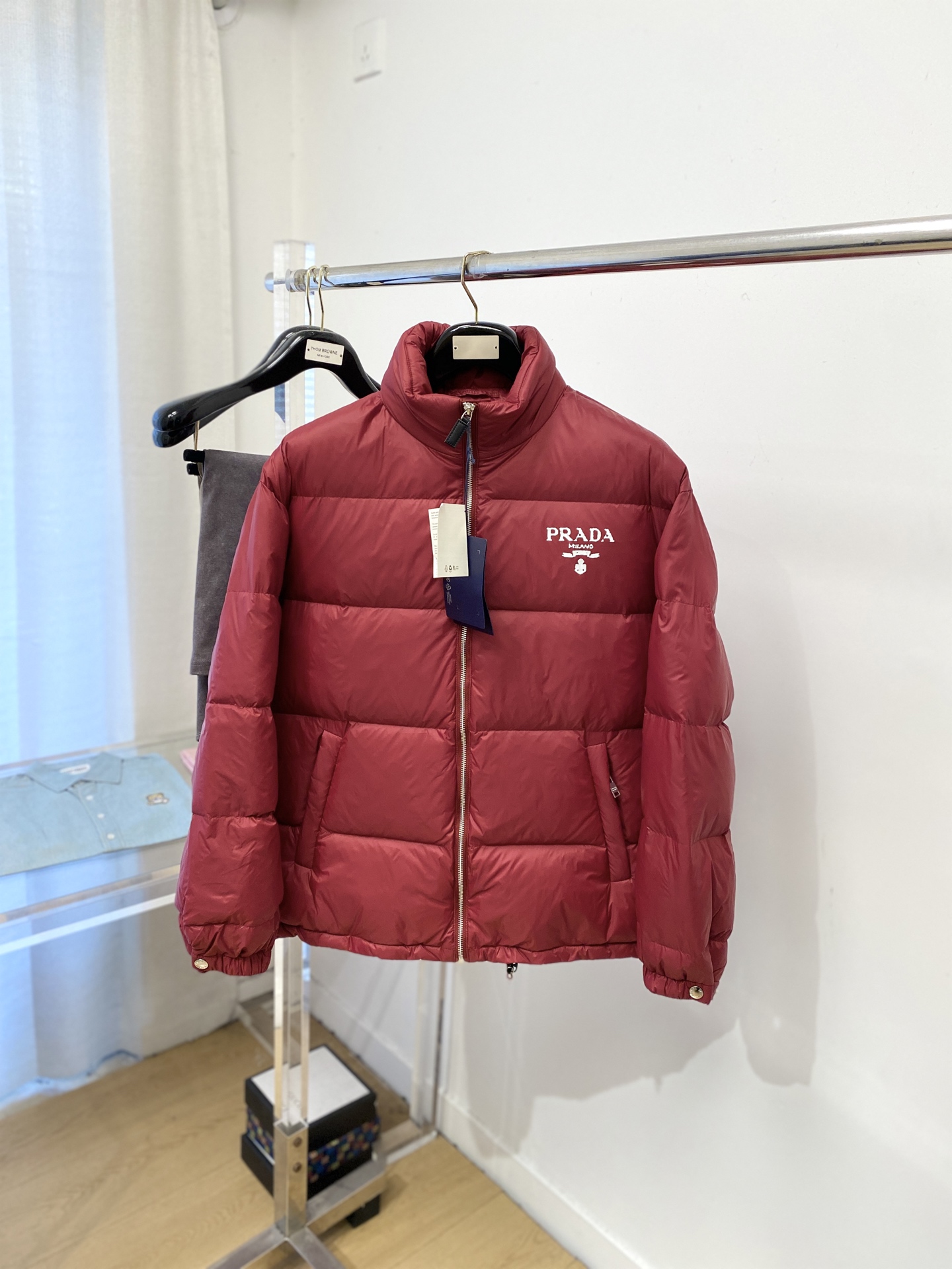 普拉达、2025最新款男士轻薄羽绒服、面料柔软舒适 ．上身版型超赞 ．拉链．辅料都是客供 、进口面料，轻