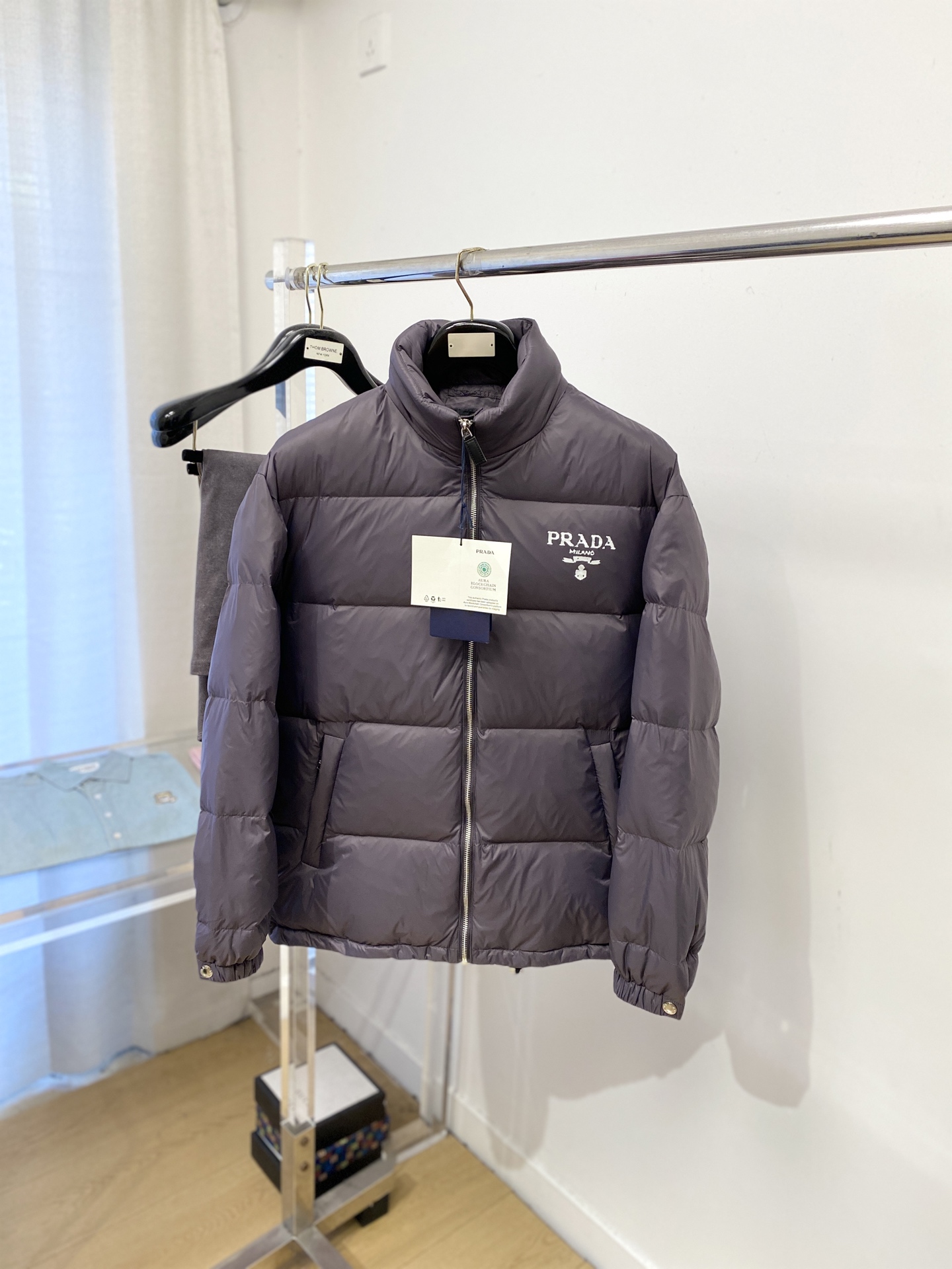 NO:648735,Prada, the latest 2025 men's lightweight down jacket, the fabric is soft and comfortable.  The upper body shape is awesome.  zipper.  The accessories are all custom-supplied and imported fabrics, which are light and comfortable, warm and stylish, simple and elegant!  Lightweight and warm, the best choice to keep out the cold in autumn and winter. Size M-3XL, prada, down jacket, alexander wang19860909普拉达、2025最新款男士轻薄羽绒服、面料柔软舒适 ．上身版型超赞 ．拉链．辅料都是客供 、进口面料,轻便舒适,保暖有型、简单大方款式！轻便保暖、秋冬御寒的最佳选择 码数M-3XL,,prada,down jacket,alexander wang,Men's clothing