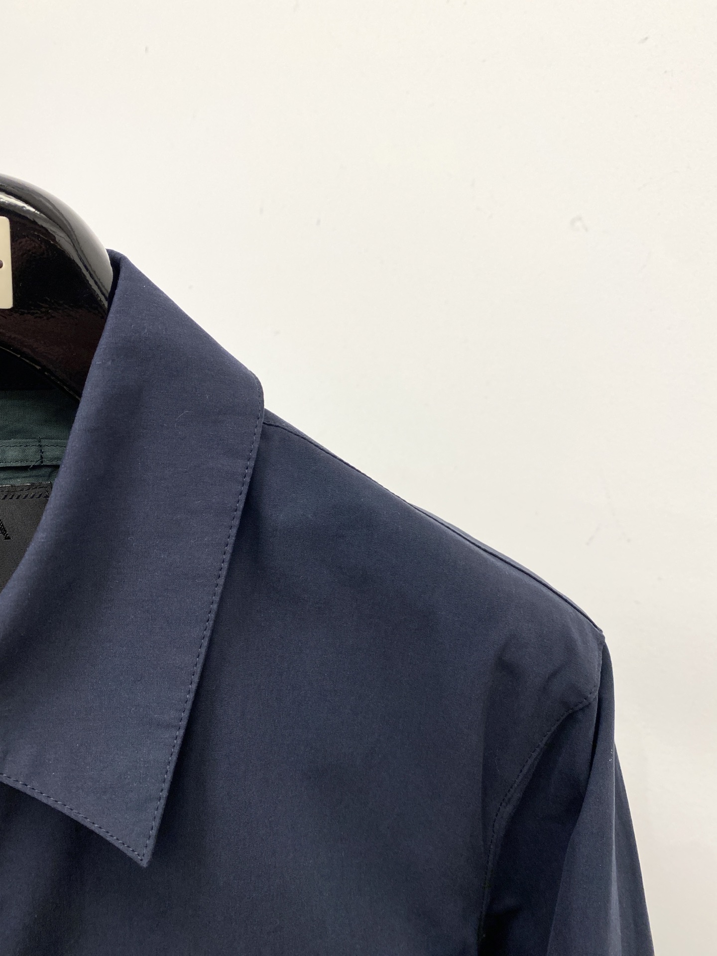 普拉达、2025新品夹克外套，时尚帅气，简约百搭款，胸前精致刺绣字母logo，定制原版面料，不仅挺括，保