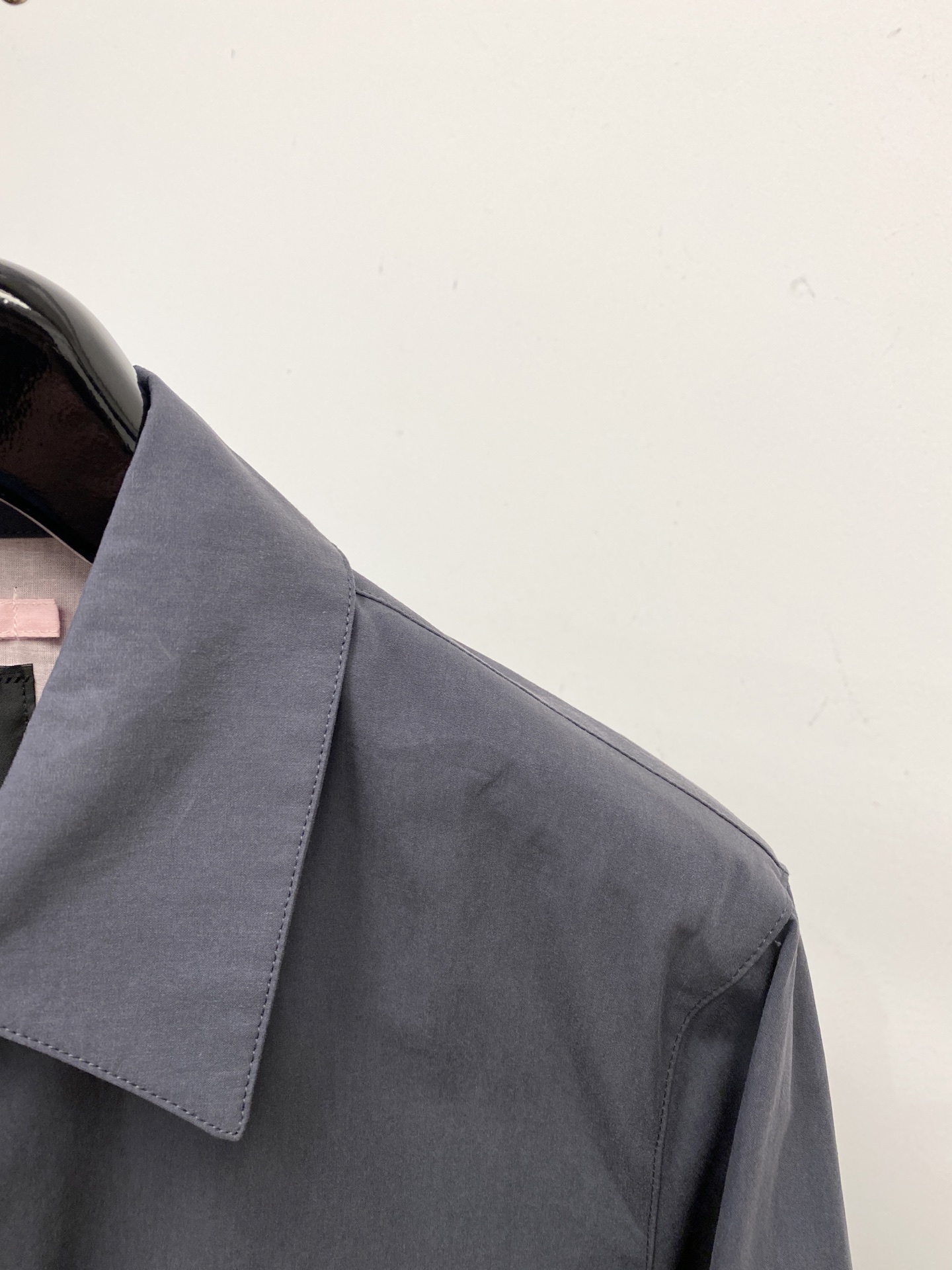 普拉达、2025新品夹克外套，时尚帅气，简约百搭款，胸前精致刺绣字母logo，定制原版面料，不仅挺括，保