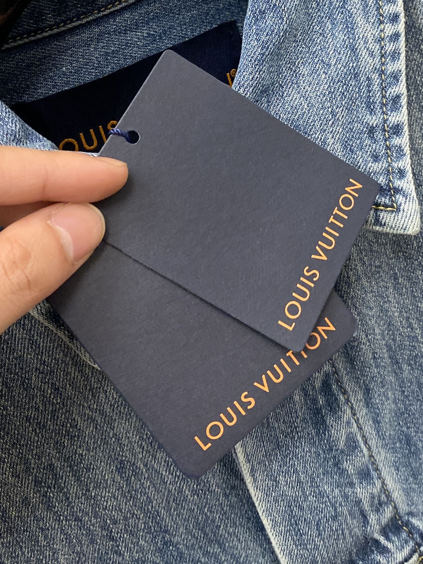 路易威登、2025新品牛仔外套，时尚帅气，简约百搭款，胸前顶级印胶图案字母logo，定制原版面料，不仅挺