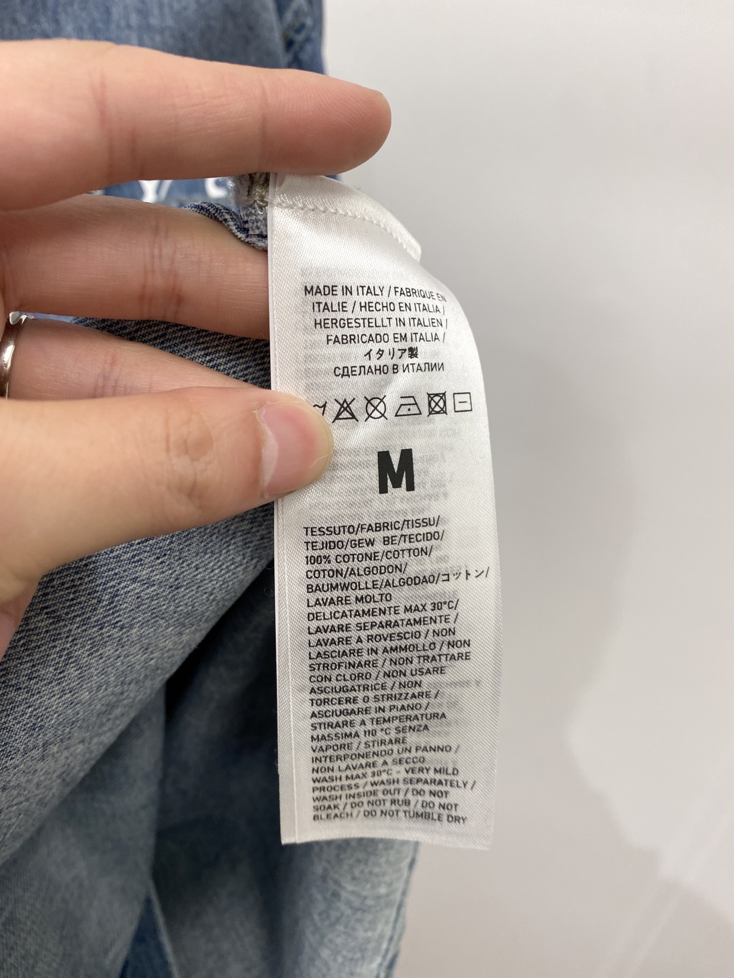 路易威登、2025新品牛仔外套，时尚帅气，简约百搭款，胸前顶级印胶图案字母logo，定制原版面料，不仅挺