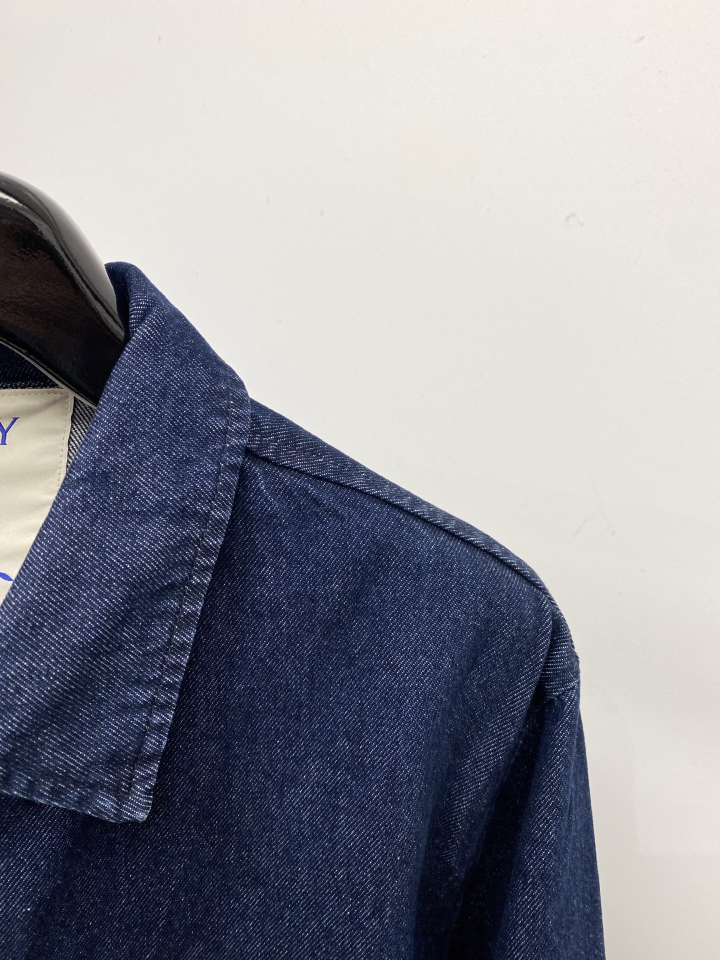 巴宝莉、2025新品牛仔外套，时尚帅气，简约百搭款，胸前顶级印胶字母logo，定制原版面料，不仅挺括，保