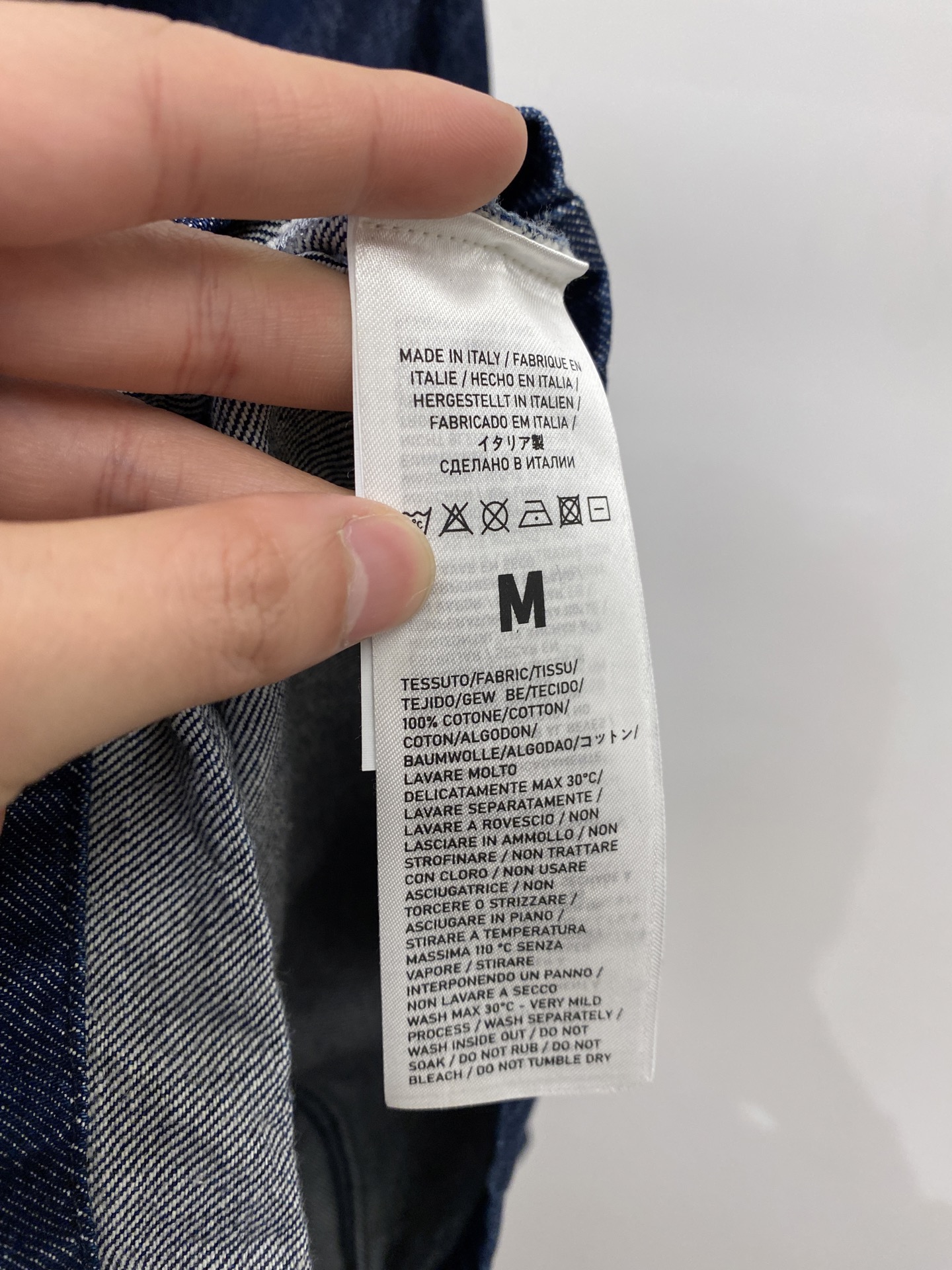 巴宝莉、2025新品牛仔外套，时尚帅气，简约百搭款，胸前顶级印胶字母logo，定制原版面料，不仅挺括，保