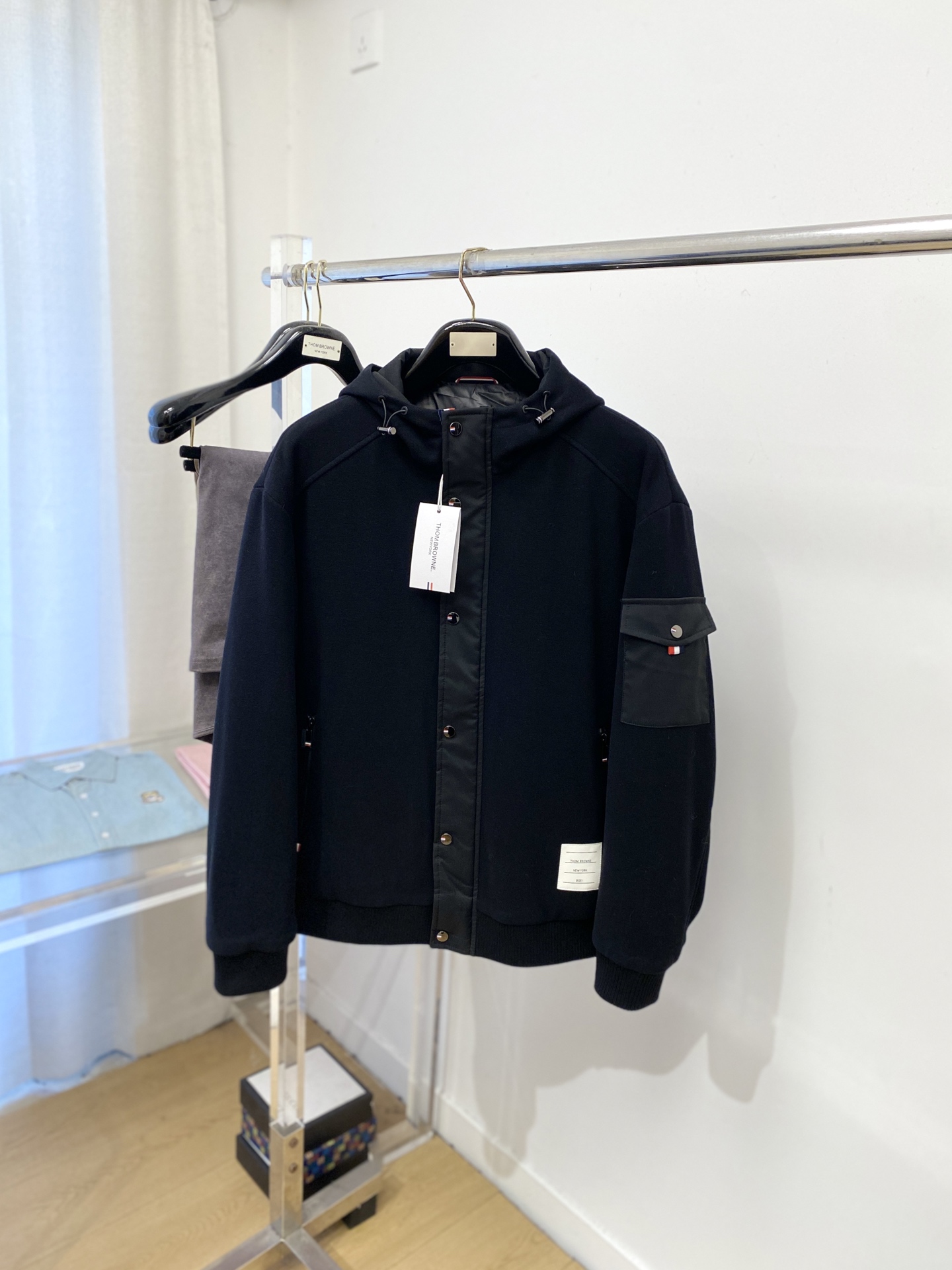 NO:648726,TB, the latest 2025 men’s lightweight down jacket, the fabric is soft and comfortable.  The upper body shape is awesome.  zipper.  The accessories are all custom-supplied and imported fabrics, which are light and comfortable, warm and stylish, simple and elegant!  Lightweight and warm, the best choice to keep out the cold in autumn and winter. Size M-3XL,,jackets & coats,down jacket,alexander wang19860909TB、2025最新款男士轻薄羽绒夹克、面料柔软舒适 ．上身版型超赞 ．拉链．辅料都是客供 、进口面料,轻便舒适,保暖有型、简单大方款式！轻便保暖、秋冬御寒的最佳选择 码数M-3XL,,jackets & coats,down jacket,alexander wang,Men's clothing